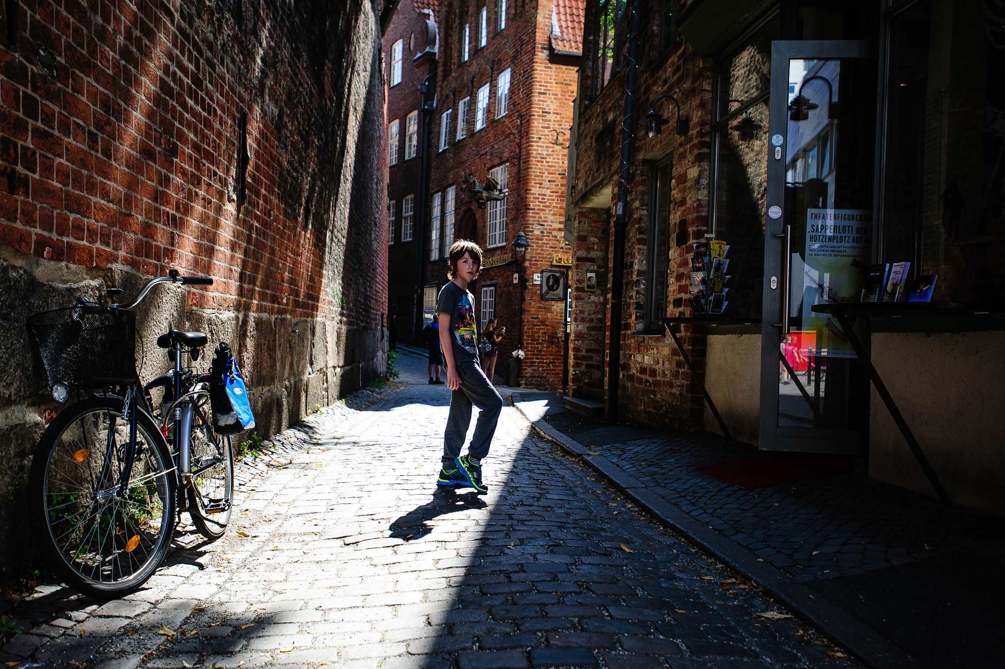 Nikon AF-S Nikkor 17-35mm F2.8D ED-IF sample photo. City life photography