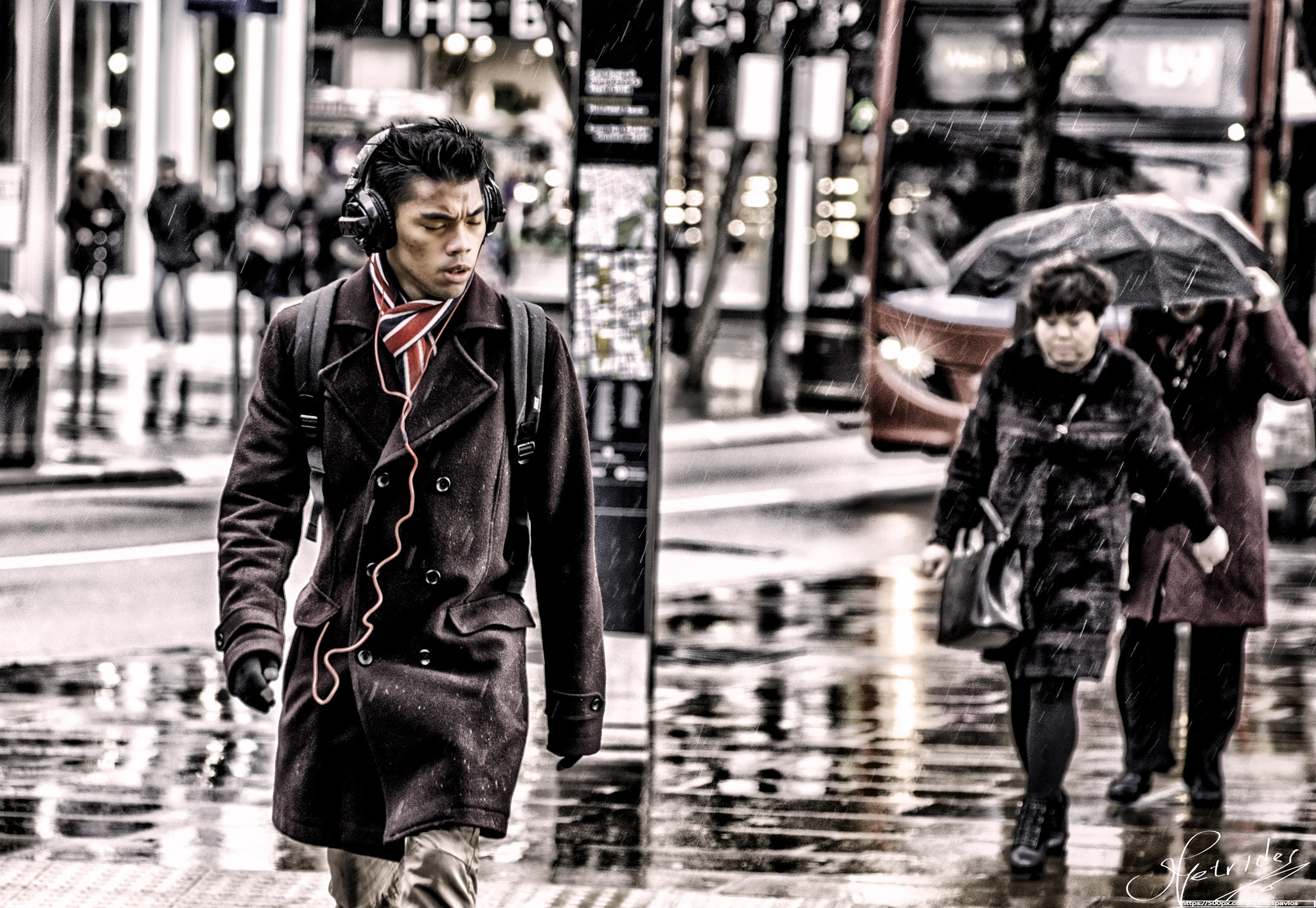 Nikon D800 sample photo. Singing and walking in the rain photography