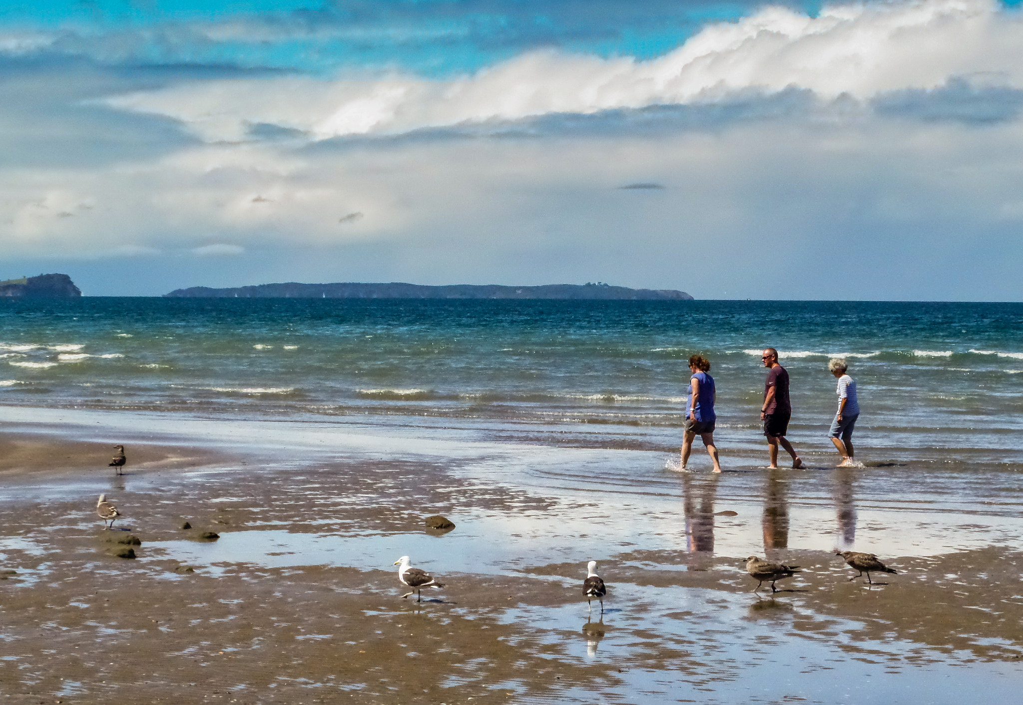 Samsung WB250F/WB251F/WB252F sample photo. Beach walking photography
