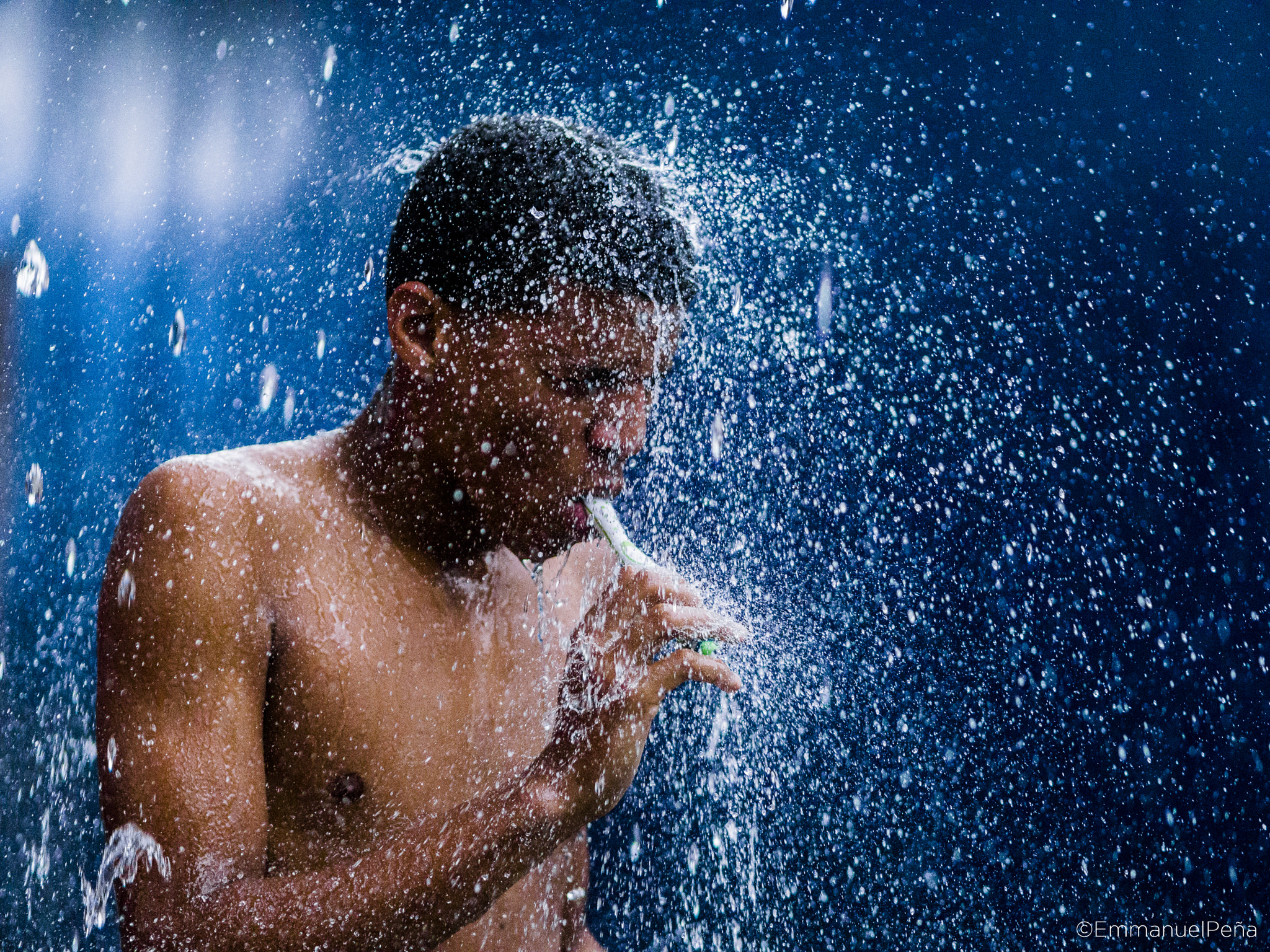 Panasonic Lumix DMC-GX8 + Olympus M.Zuiko Digital ED 75mm F1.8 sample photo. Boy bathing and brushing his teeth in rain iii photography