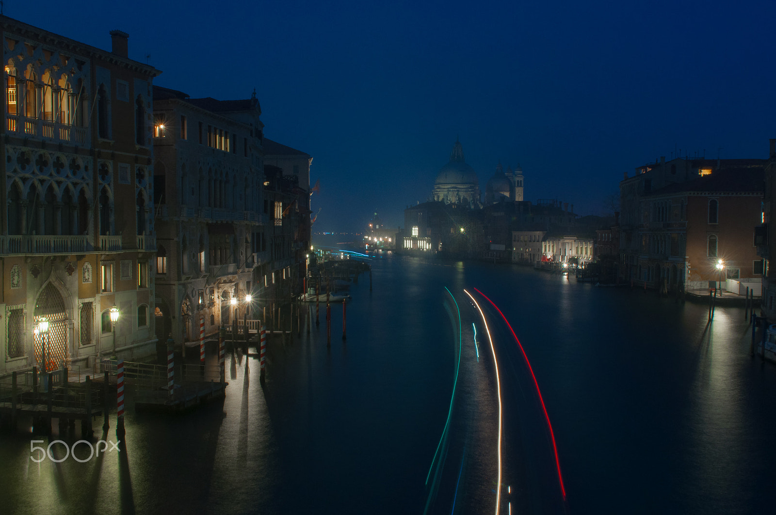 Nikon AF-S Nikkor 24-70mm F2.8G ED sample photo. Venice ferry boat lights photography