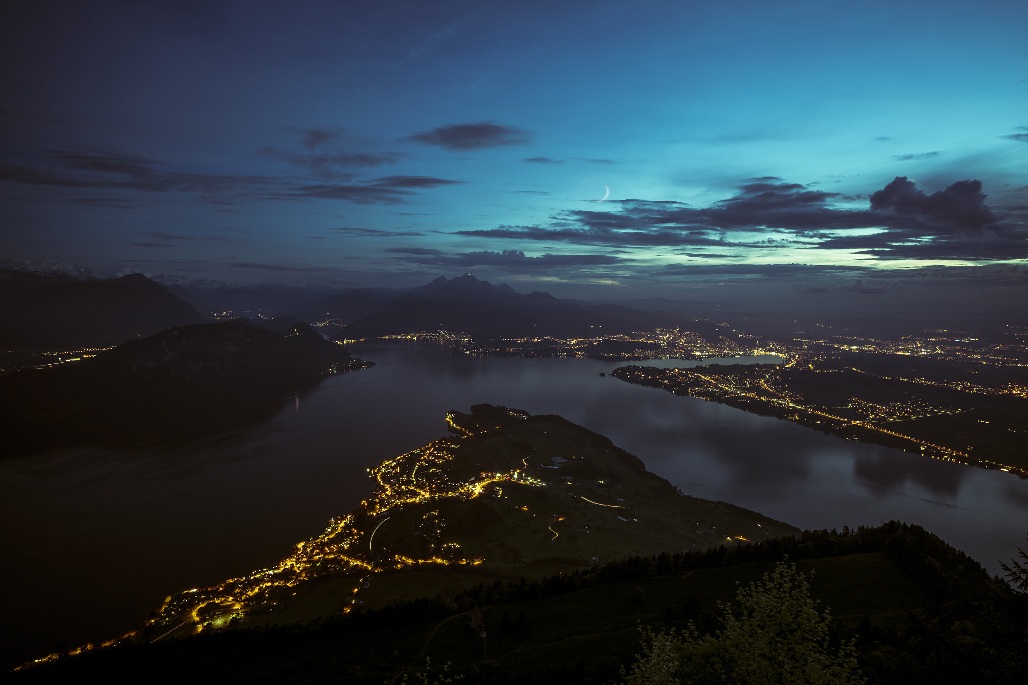 Sony a7R II sample photo. Twilight on the lake photography