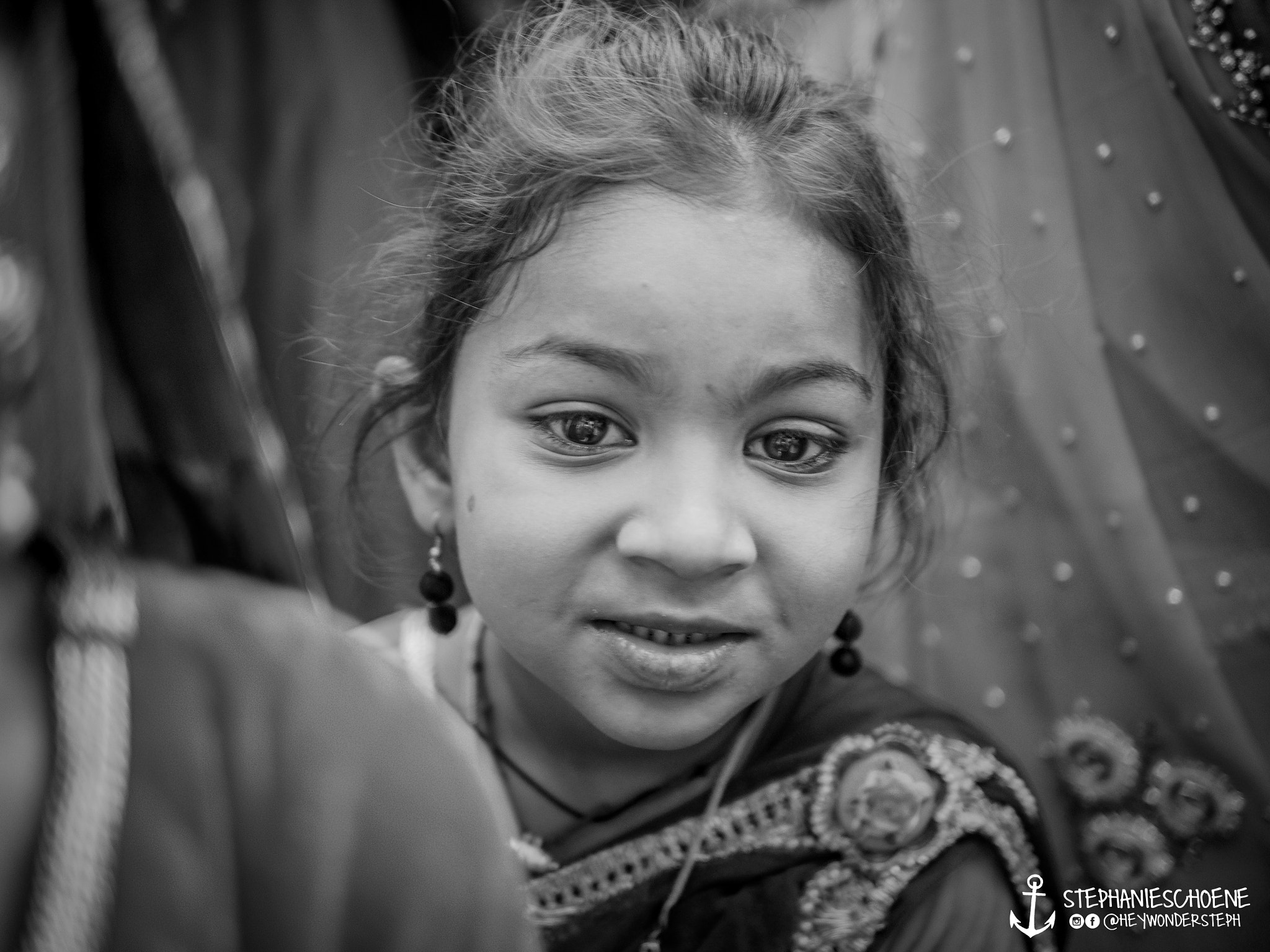 Olympus OM-D E-M5 sample photo. Little lady in udaipur - 2015 photography