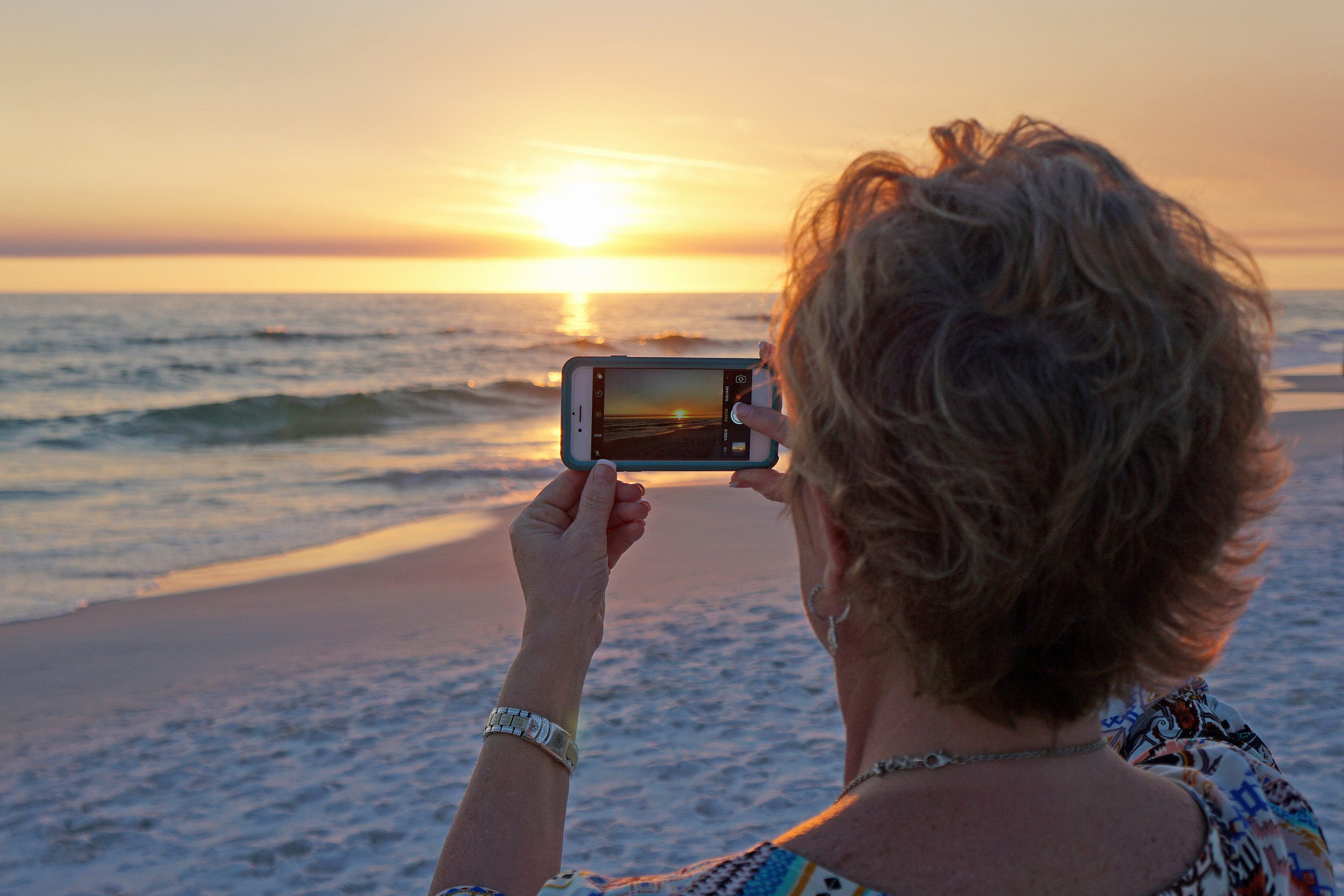 Sony a6000 + Sony E 18-55mm F3.5-5.6 OSS sample photo. Photographing a sunset photography