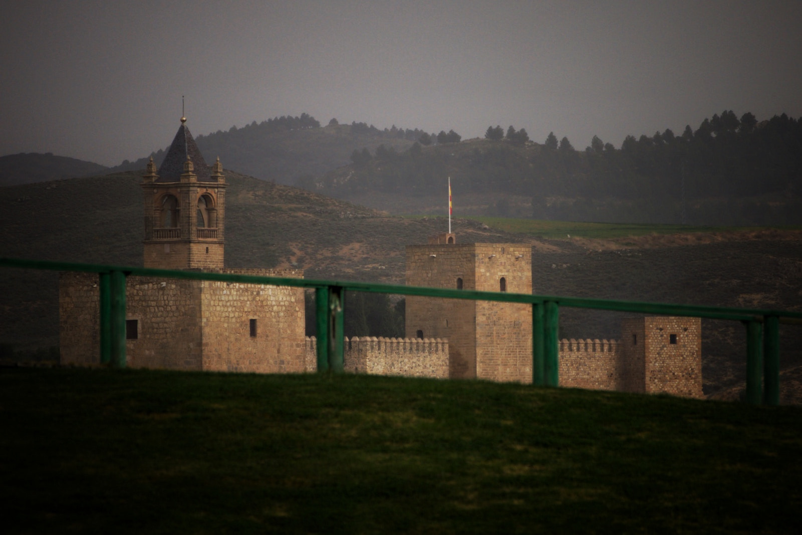 Tamron SP 35mm F1.8 Di VC USD sample photo. Tras la colina. behind the hill photography