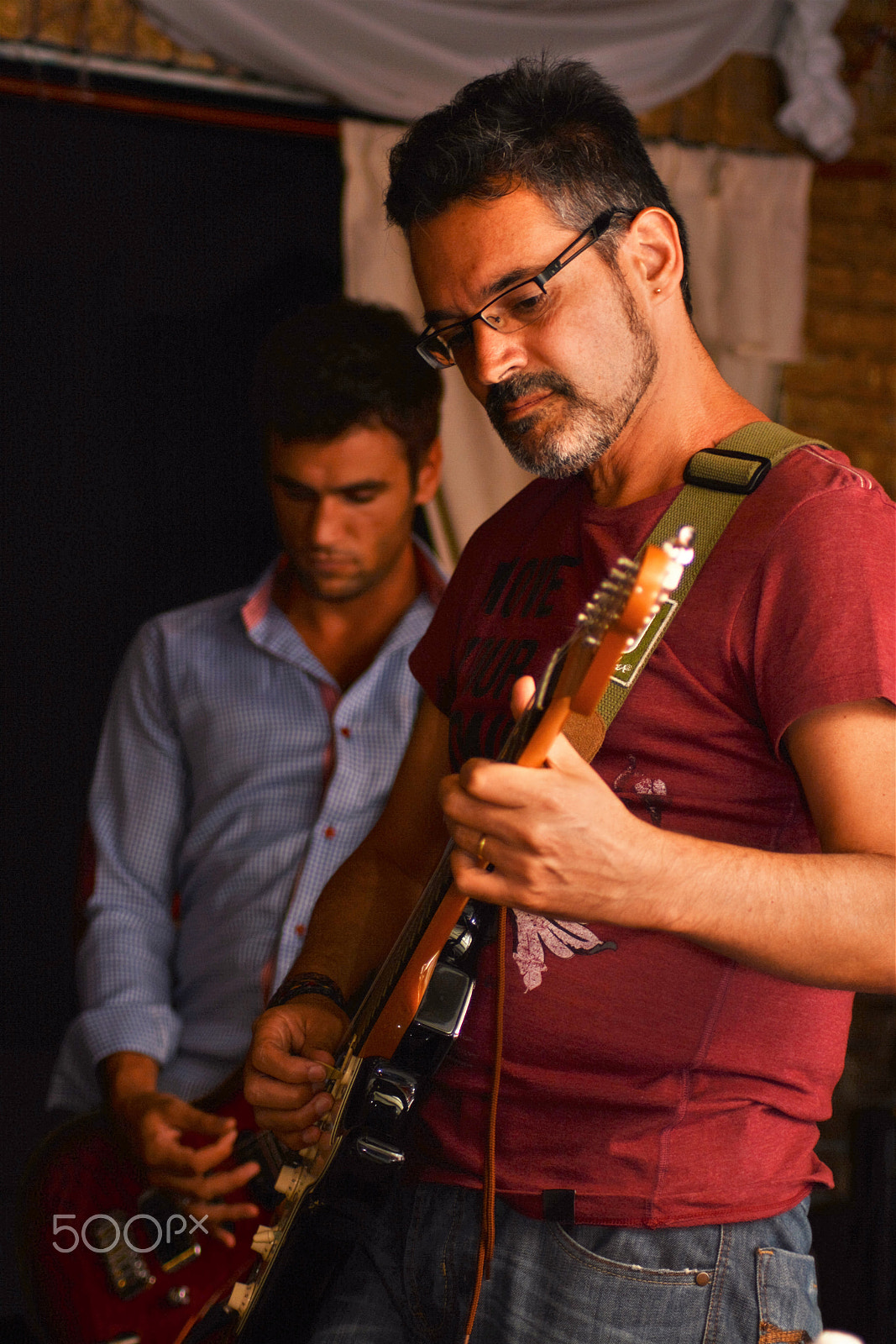 Nikon AF Nikkor 70-300mm F4-5.6G sample photo. Playing slide on a fender stratocaster photography