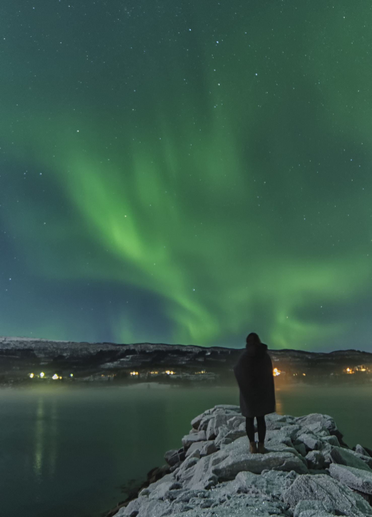 Samyang 14mm F2.8 ED AS IF UMC sample photo. Girl under northern light photography