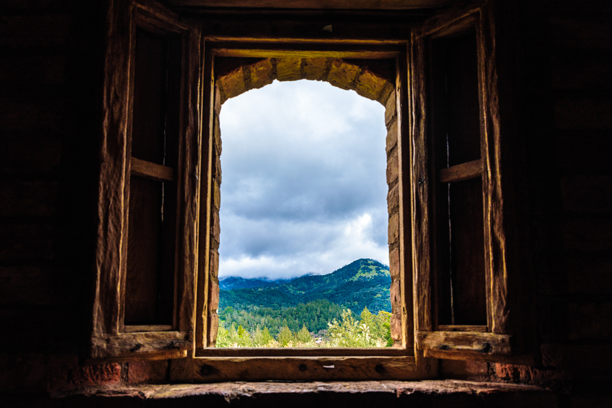 Canon EF 24-70mm F4L IS USM sample photo. Window photography
