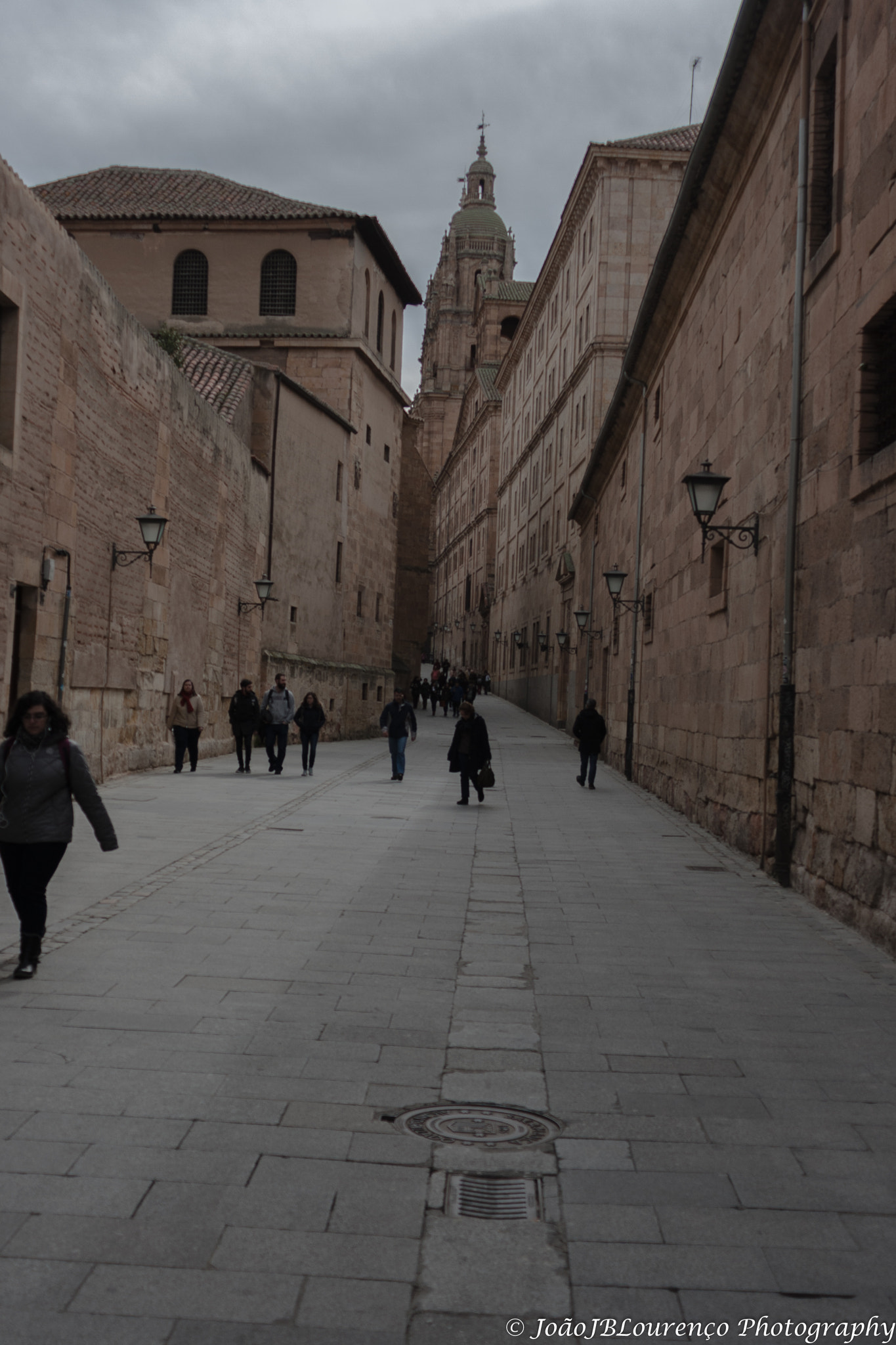 Canon EOS 400D (EOS Digital Rebel XTi / EOS Kiss Digital X) sample photo. In the streets of salamanca photography