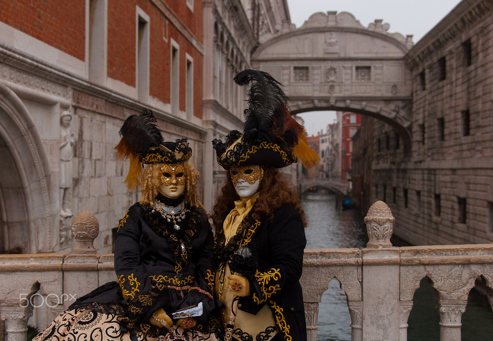 Nikon AF-S Nikkor 24-70mm F2.8G ED sample photo. Venice carnival bridge of sighs golden masks photography