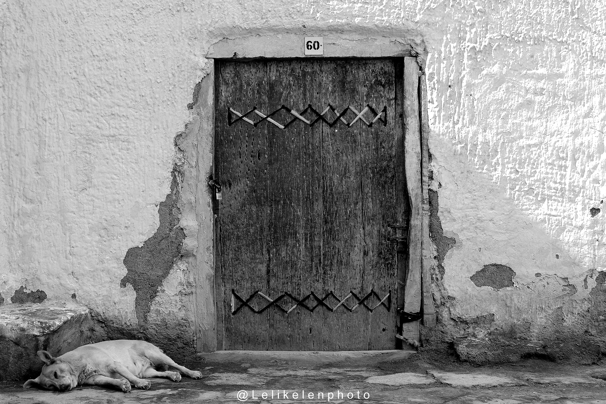 Canon EOS 550D (EOS Rebel T2i / EOS Kiss X4) + Canon EF-S 18-55mm F3.5-5.6 II sample photo. Door to the history photography