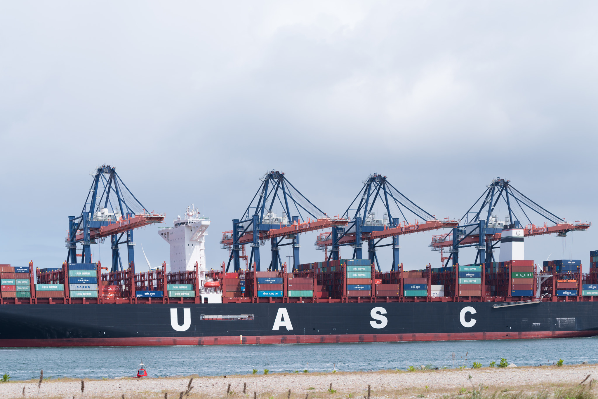 Pentax K-1 sample photo. Unloading a container ship photography