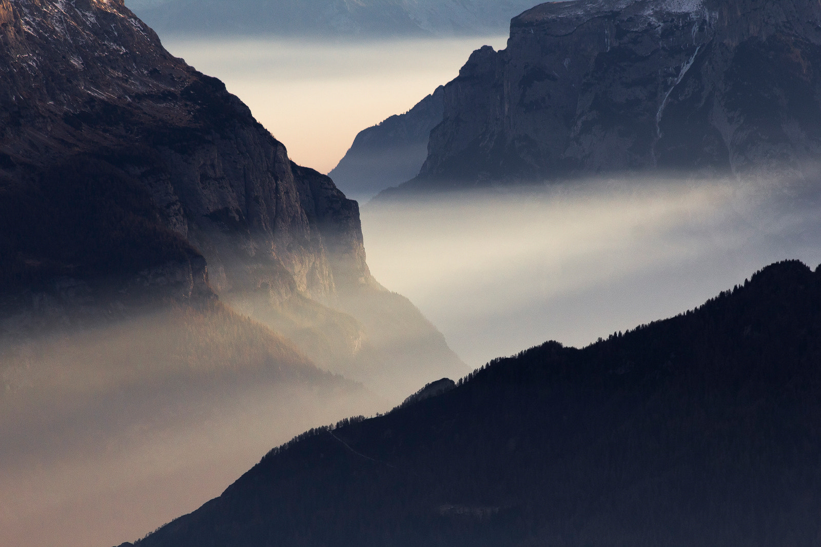 Canon EOS 60D + EF75-300mm f/4-5.6 sample photo. Layers photography