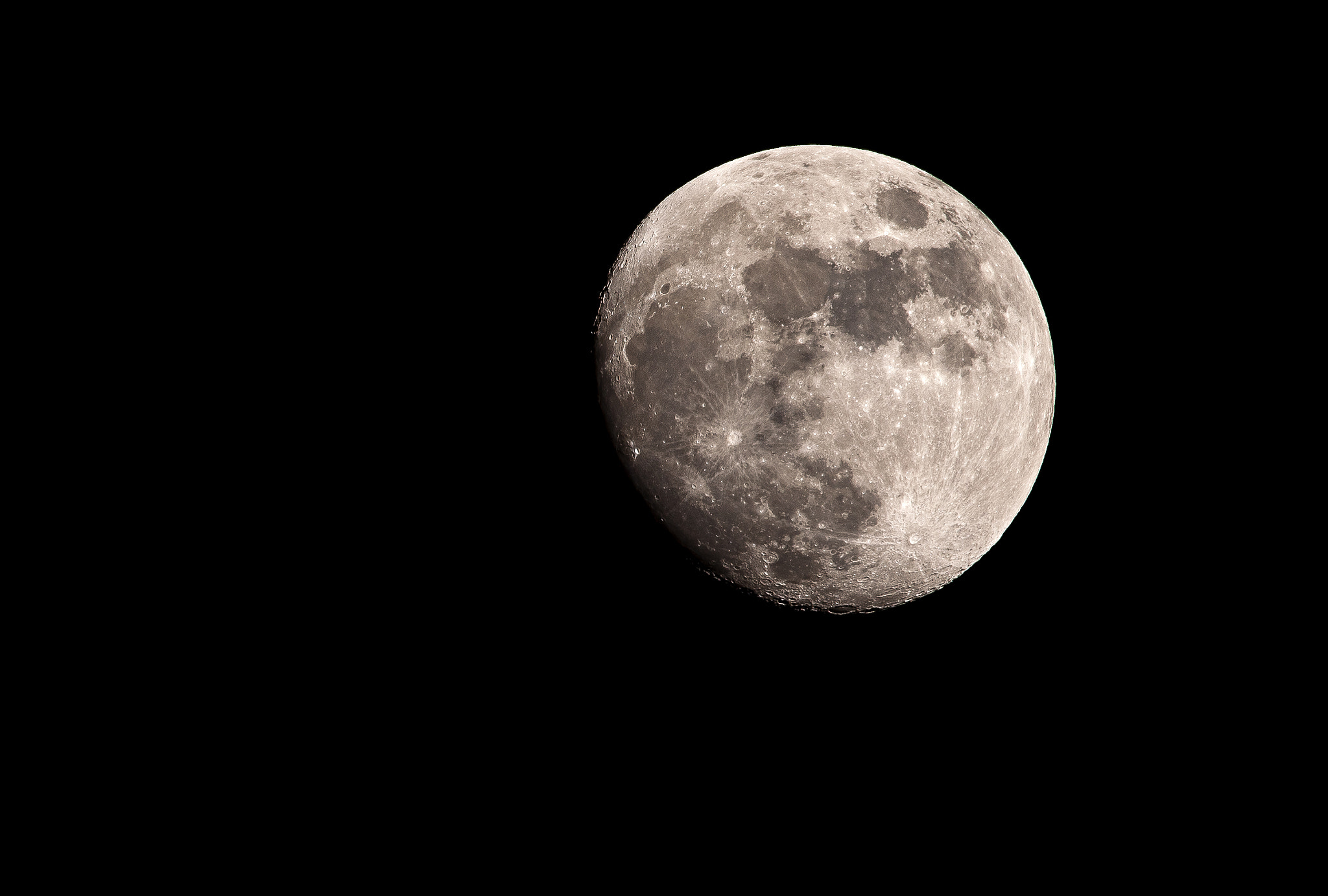 Canon EOS 5D Mark II sample photo. Moon photography
