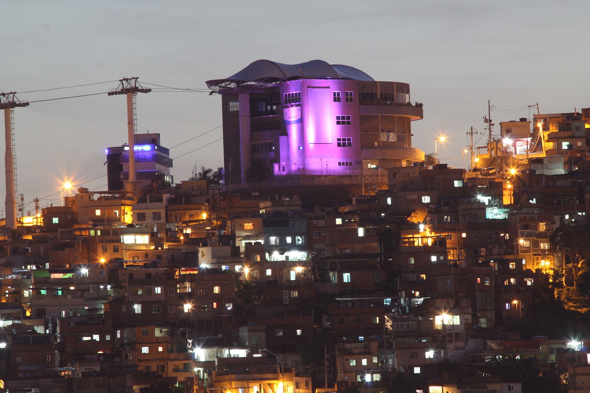 Canon EF 70-300mm F4-5.6 IS USM sample photo. Complexo do alemão photography