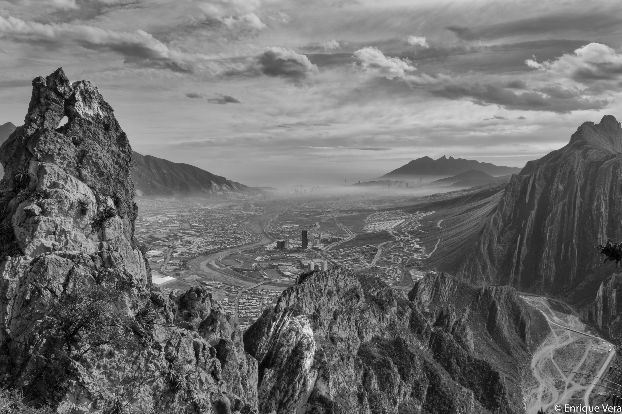 Fujifilm X-Pro2 + Fujifilm XF 16-55mm F2.8 R LM WR sample photo. Huastequismo : desde la ventana, guerrero oruga photography