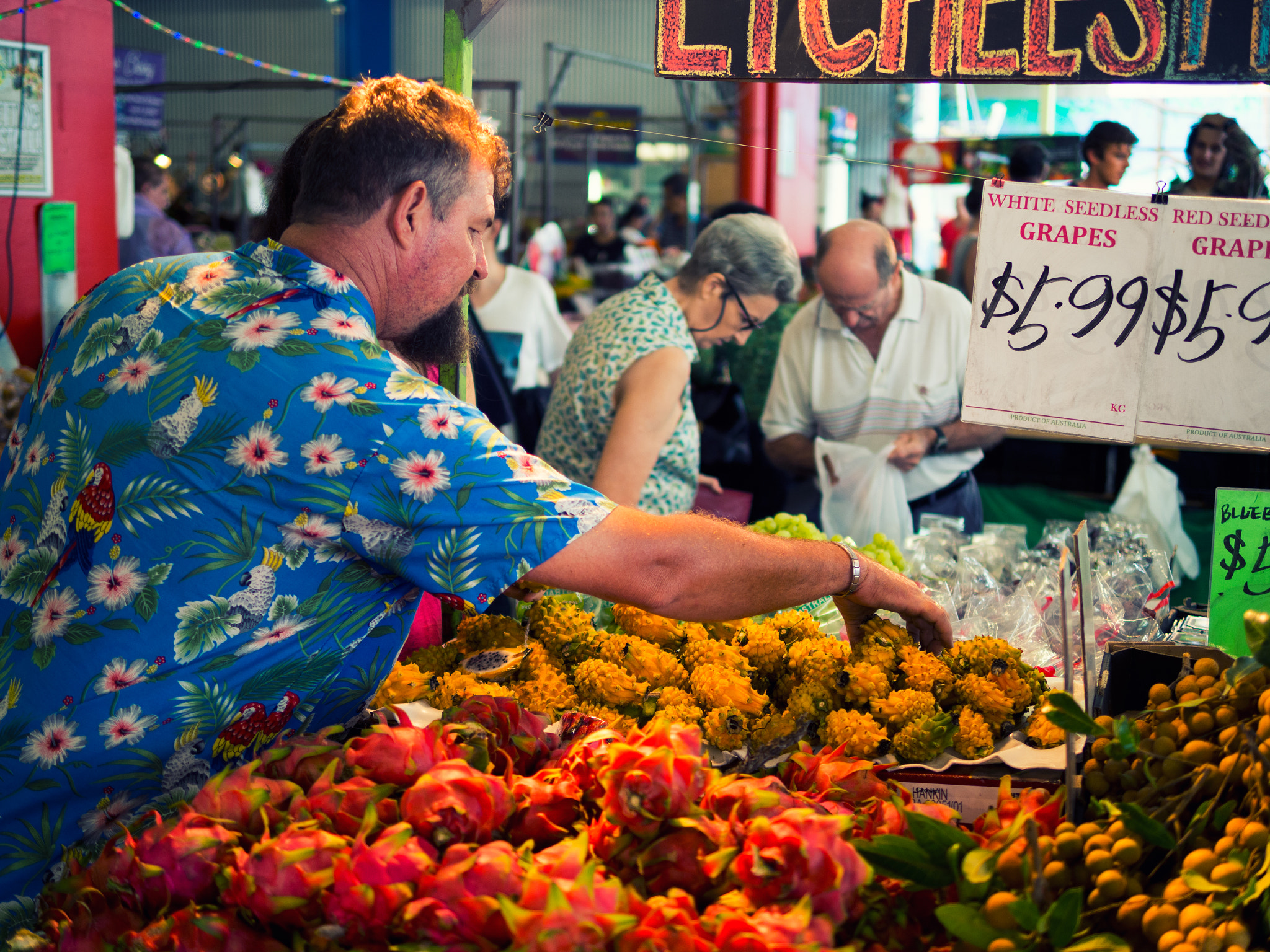 Panasonic Leica DG Summilux 25mm F1.4 II ASPH sample photo. Tropical fruit&vege market photography