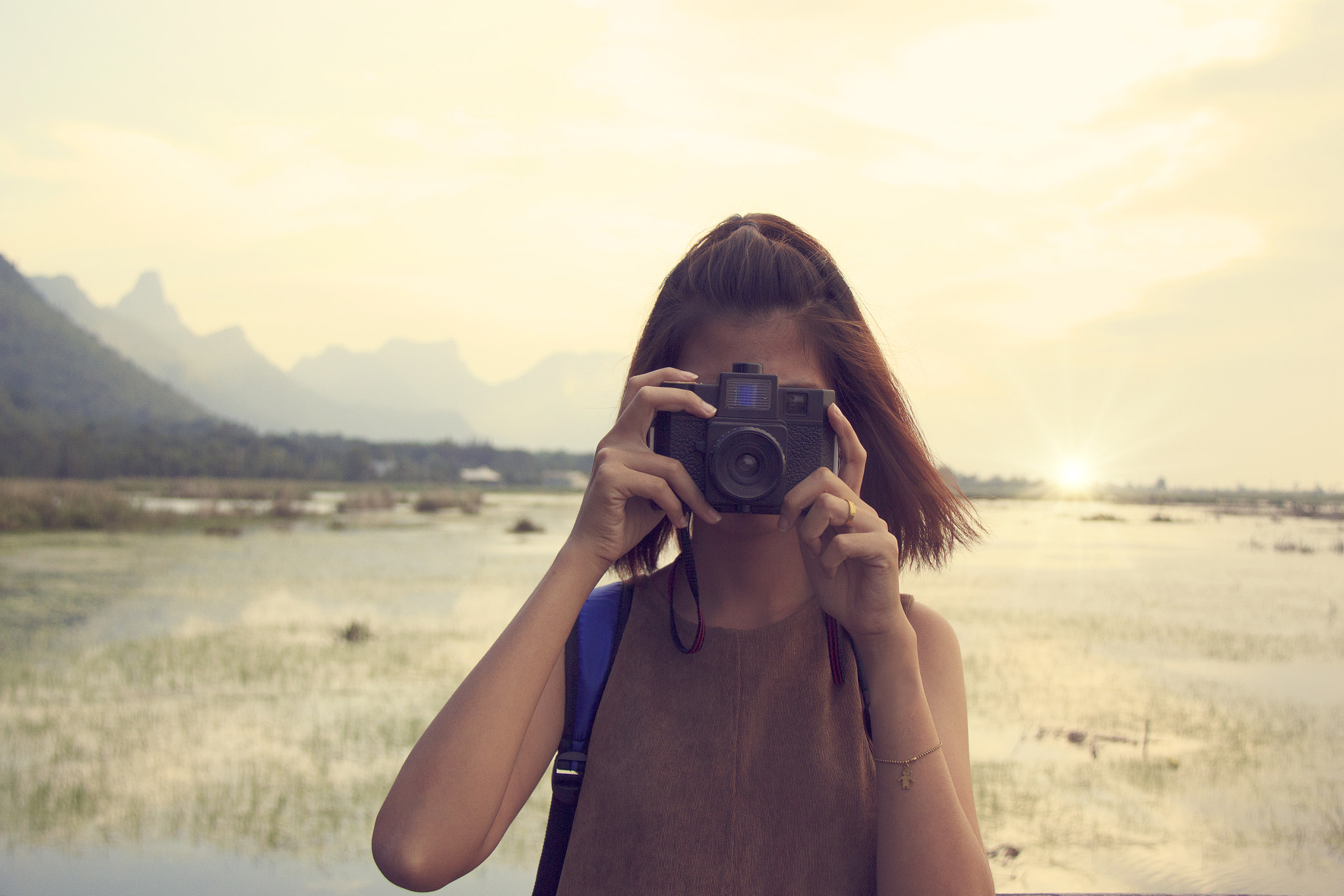Canon EF-S 18-200mm F3.5-5.6 IS sample photo. Hipster traveler with backpack and taking photo of amazing lands photography