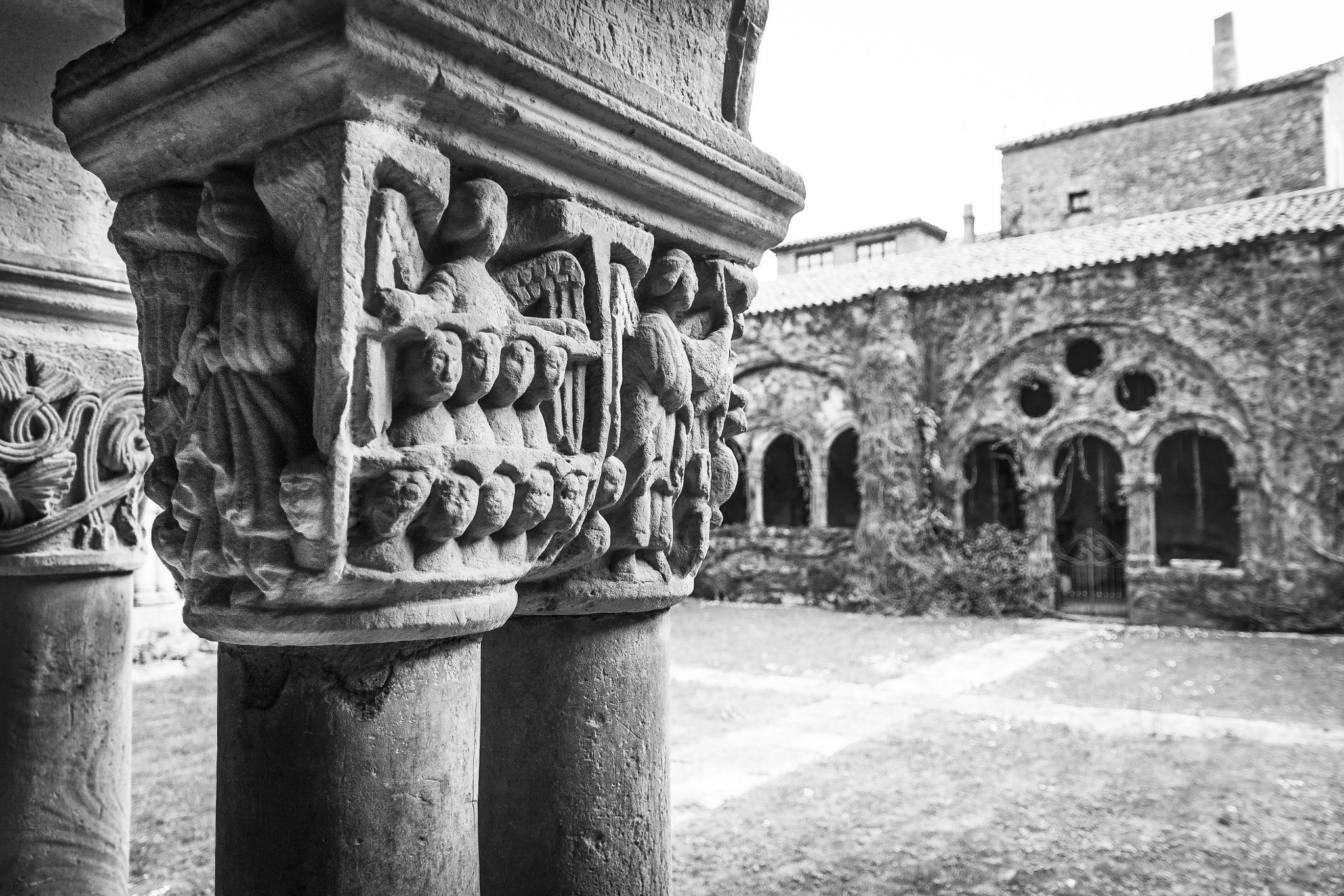 Canon EF-S 17-55mm F2.8 IS USM sample photo. Cloister colegiata santillana del mar photography
