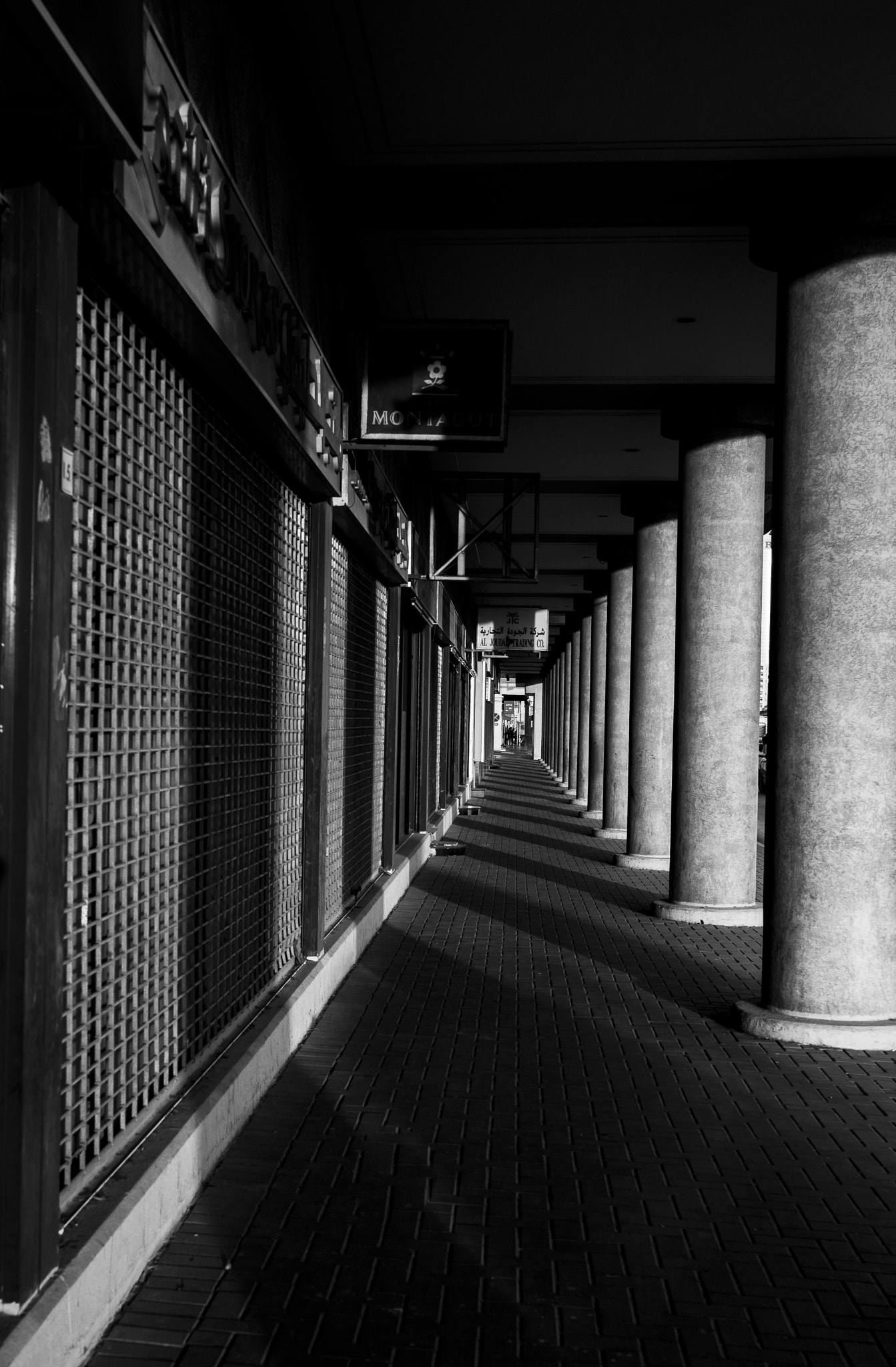 35mm F2.0 sample photo. Street photography