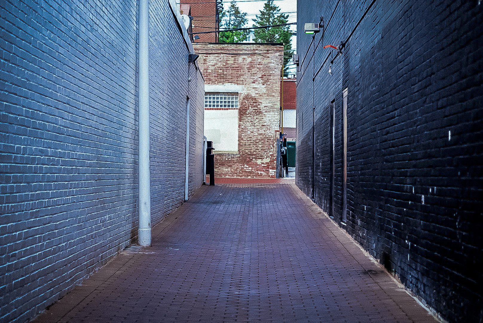 Sony a5100 sample photo. Alley photography