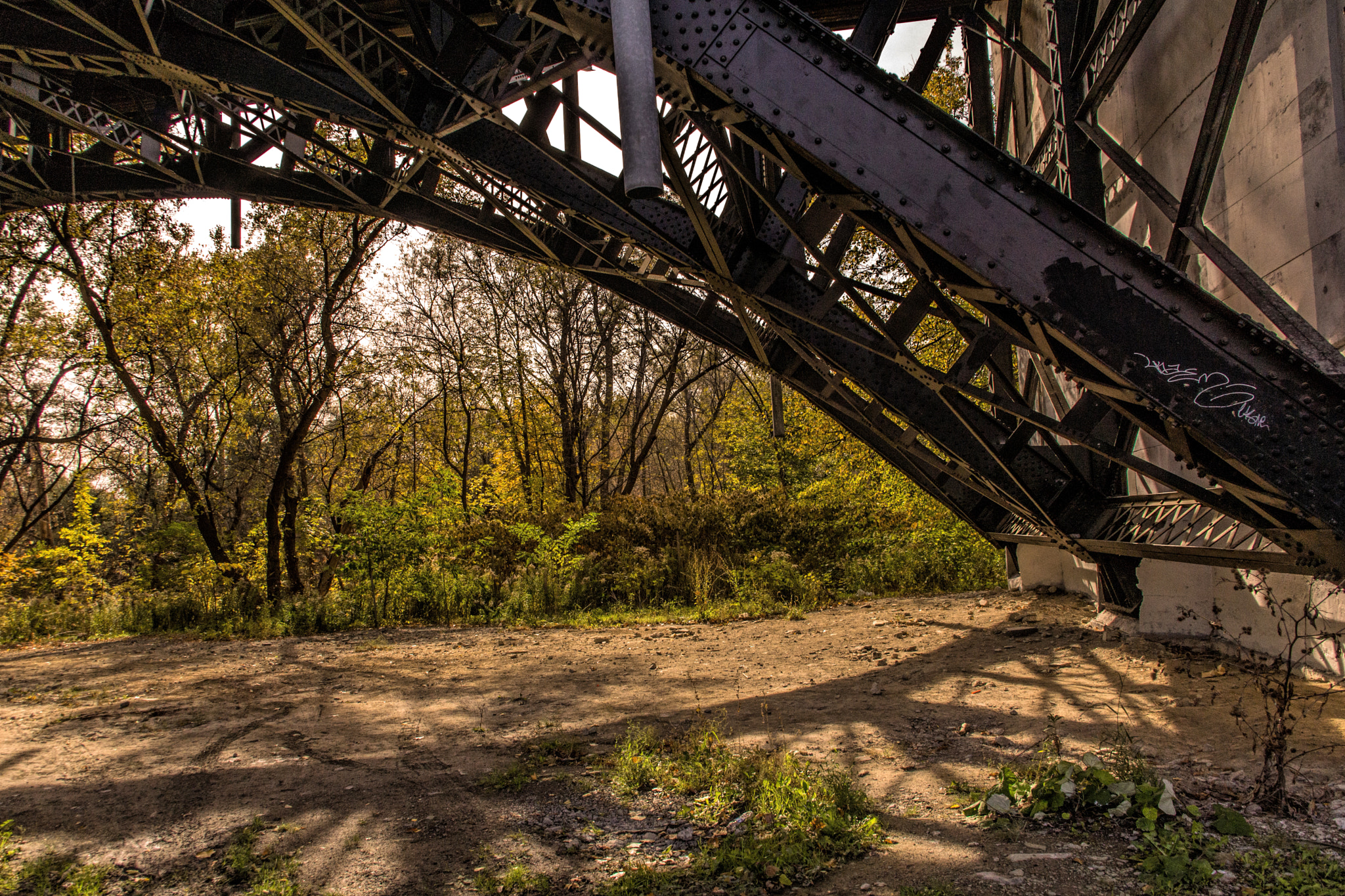 Sony DT 18-135mm F3.5-5.6 SAM sample photo. Bridgehumber at bloor photography