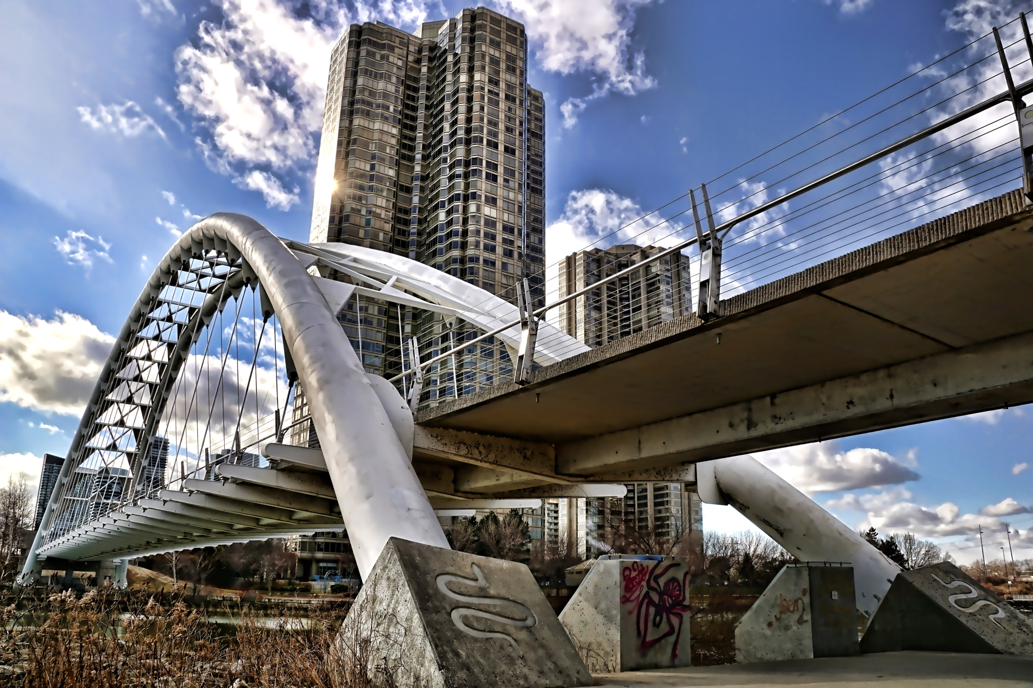 Sony DT 18-135mm F3.5-5.6 SAM sample photo. Bridgehumber arch bridge at lakeshore photography