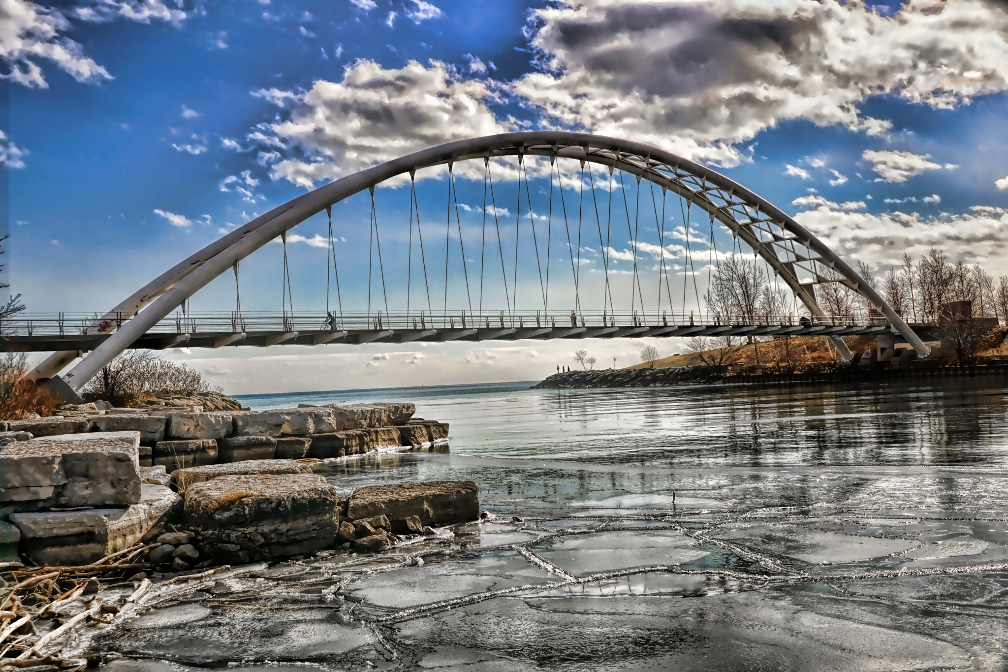 Sony DT 18-135mm F3.5-5.6 SAM sample photo. Bridgehumber arch bridge at lakeshore photography
