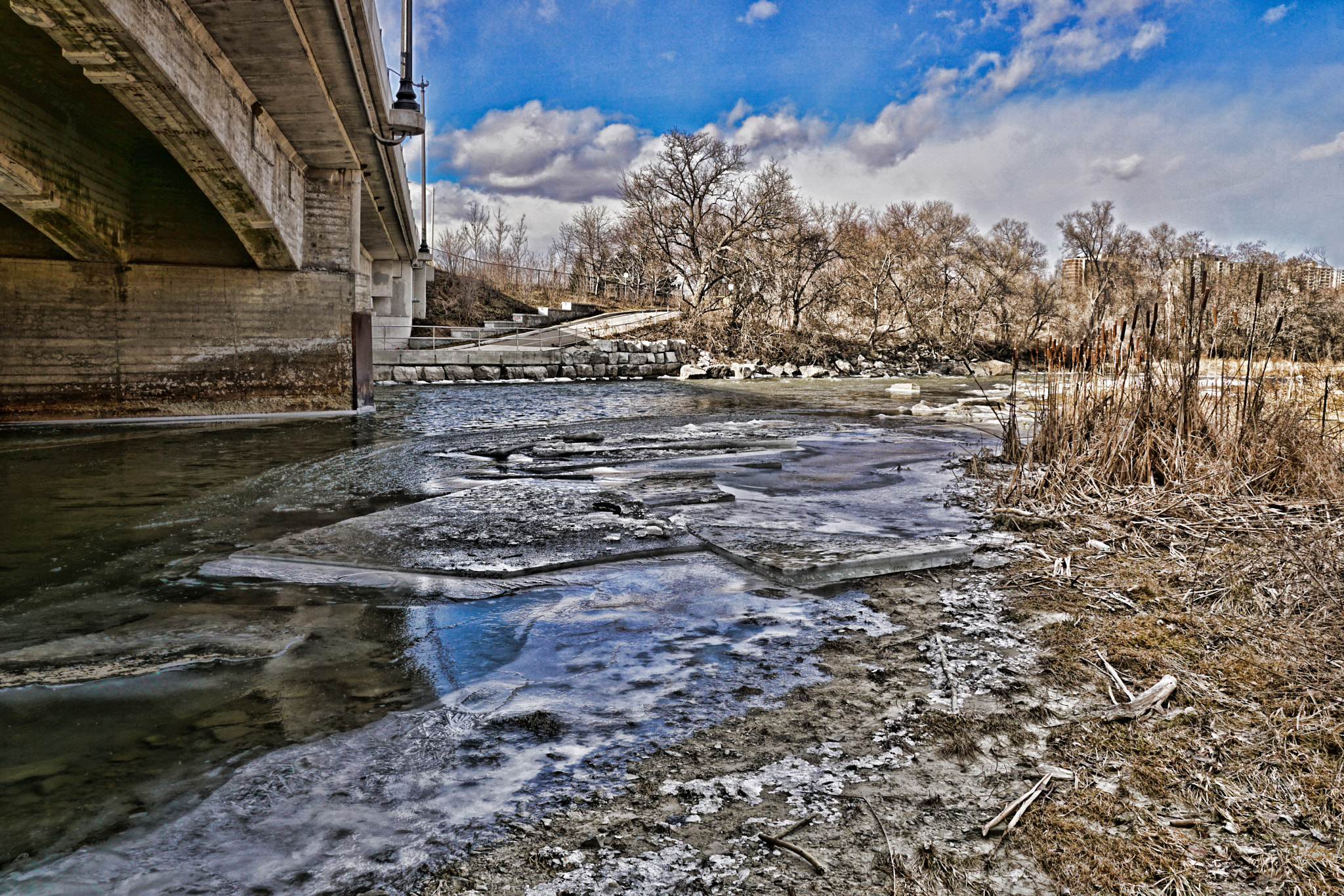 Sony DT 18-135mm F3.5-5.6 SAM sample photo. Bridgehumber at scarlett photography