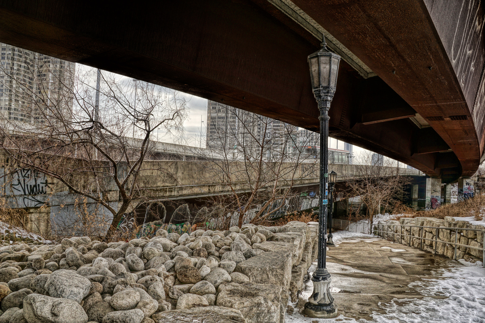 Sony DT 18-135mm F3.5-5.6 SAM sample photo. Bridgehumber at lakeshore photography