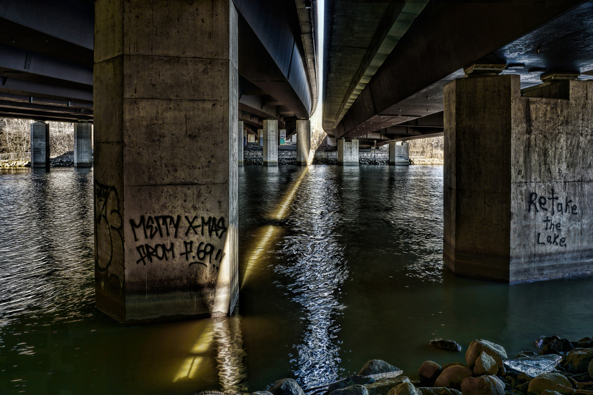 Sony DT 18-135mm F3.5-5.6 SAM sample photo. Bridgehumber at lakeshore photography