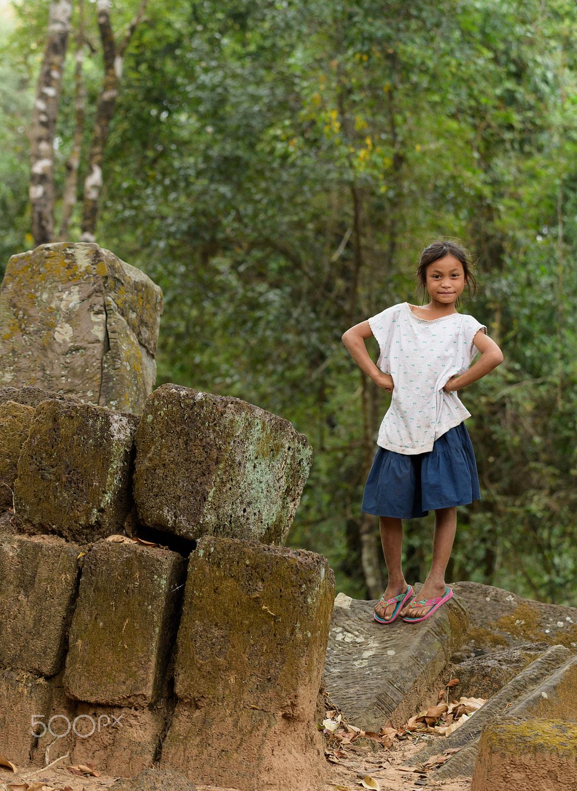Nikon AF-S Nikkor 70-200mm F4G ED VR sample photo. A happy little girl stands on the ruins photography