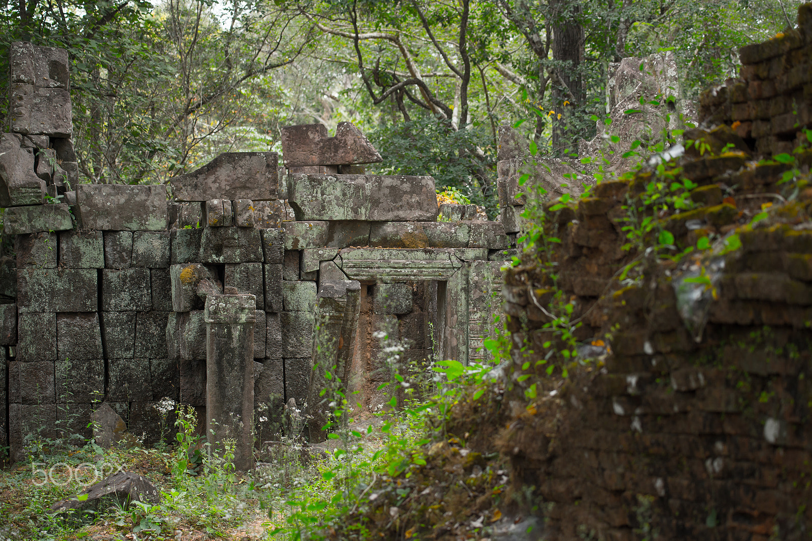 Nikon AF-S Nikkor 70-200mm F4G ED VR sample photo. Ruins photography
