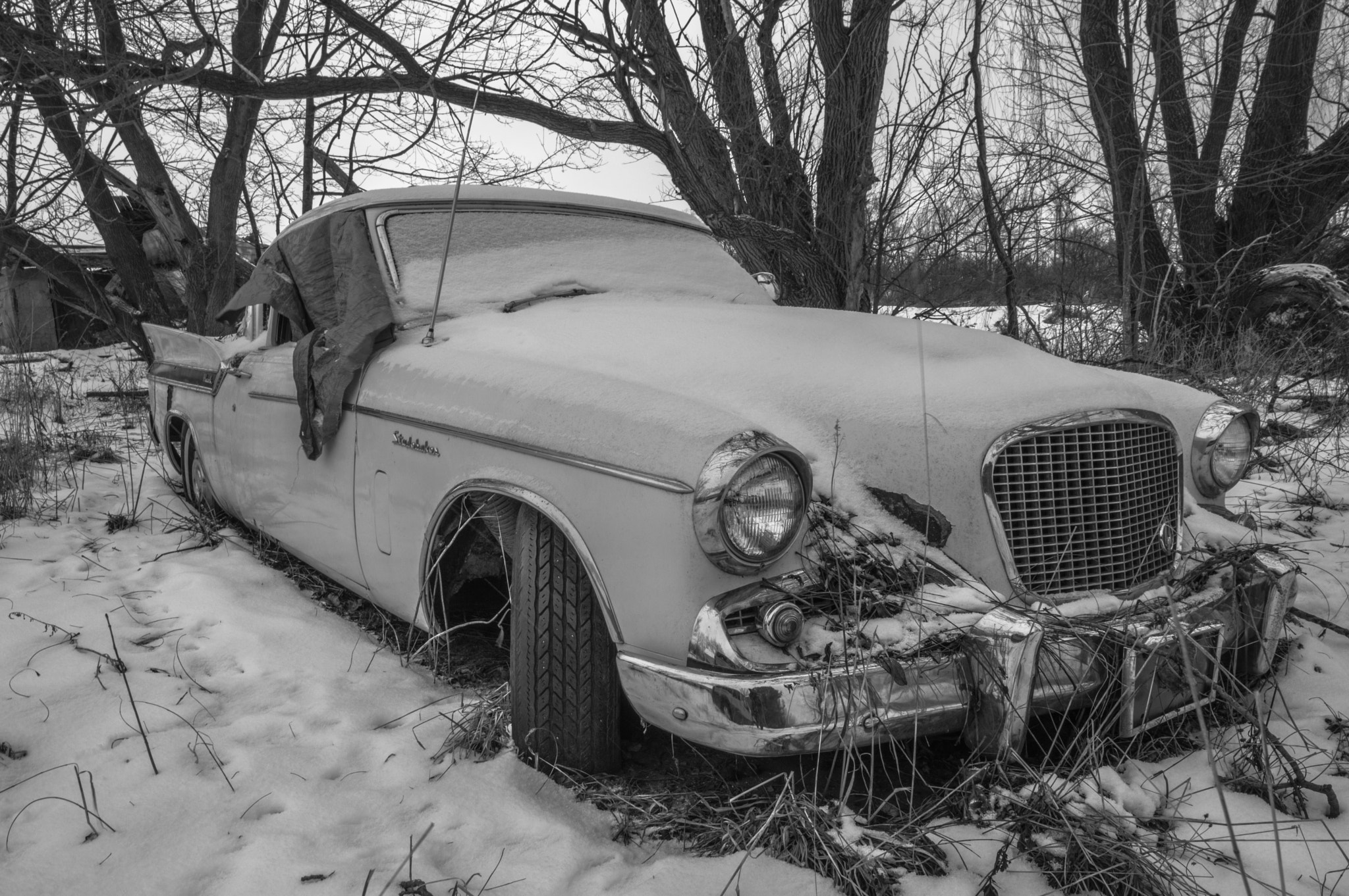 Nikon D3200 + Sigma 10-20mm F4-5.6 EX DC HSM sample photo. Antique car at an abandoned house full of antique photography