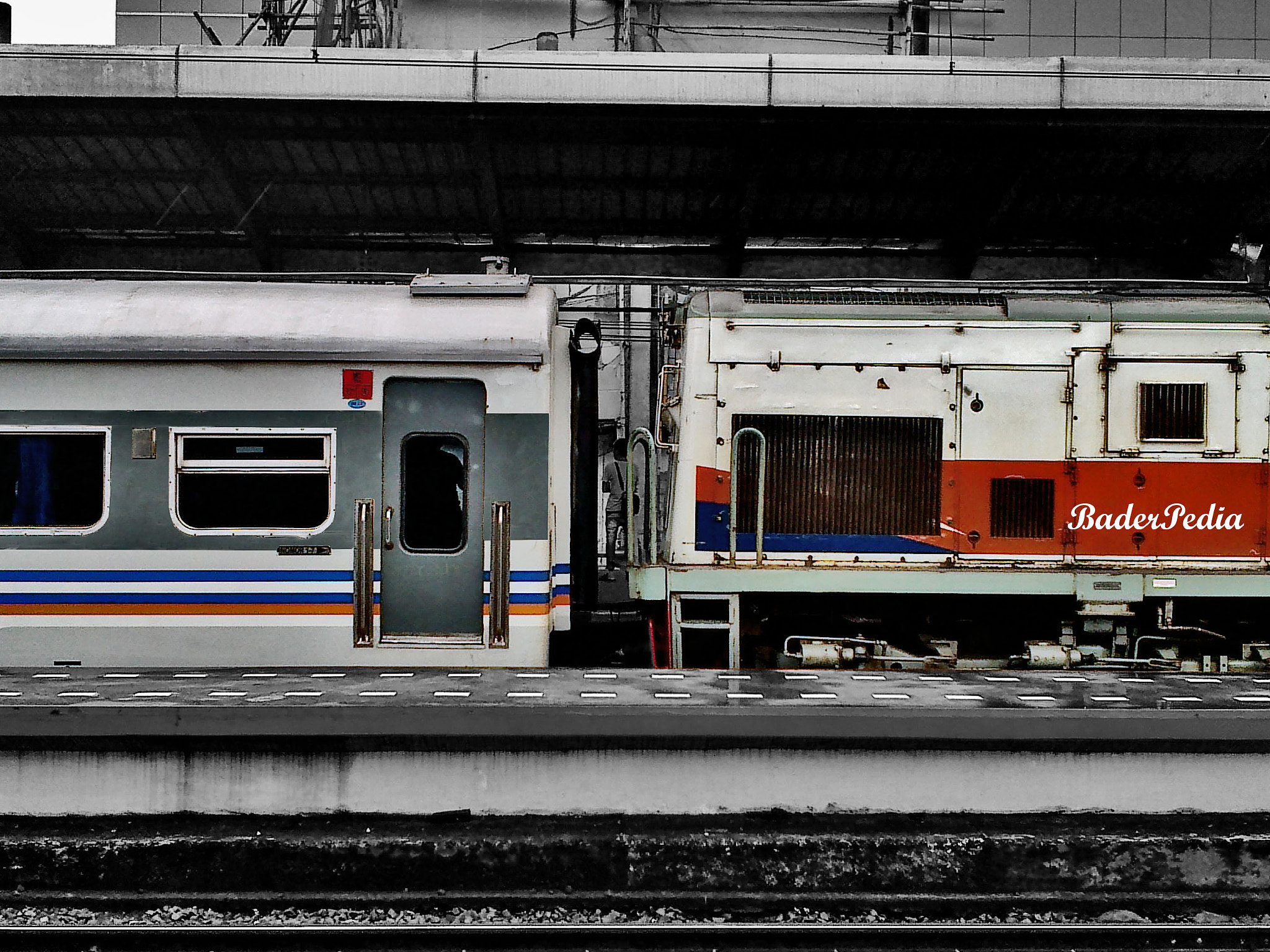 Nokia C5-03 sample photo. Indonesian railways #11 photography