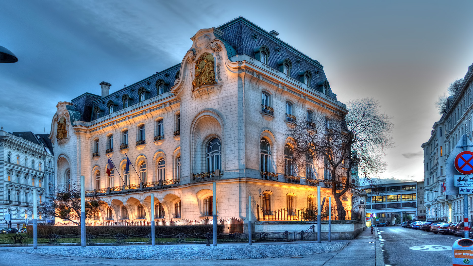 Nikon D90 + Sigma 18-200mm F3.5-6.3 II DC OS HSM sample photo. French embassy in vienna photography