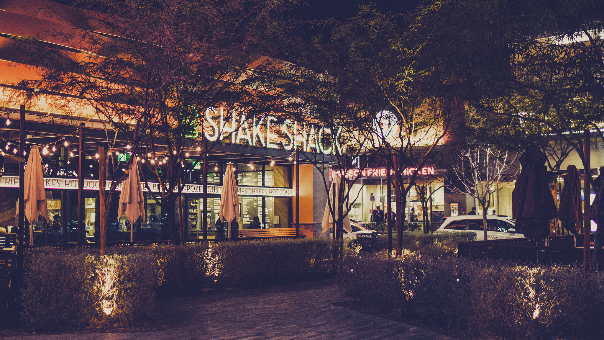 Canon EF 35mm F2 IS USM sample photo. Shake shack photography
