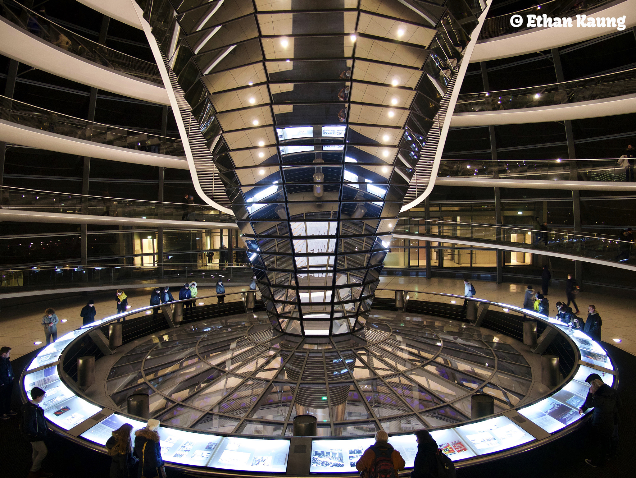 Panasonic Lumix DMC-G85 (Lumix DMC-G80) sample photo. Reichstag dome core photography