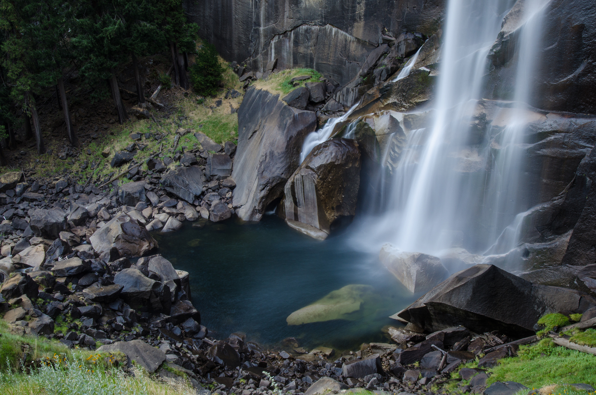 Nikon AF-S Nikkor 14-24mm F2.8G ED sample photo. Vernal falls in yosemite national park photography