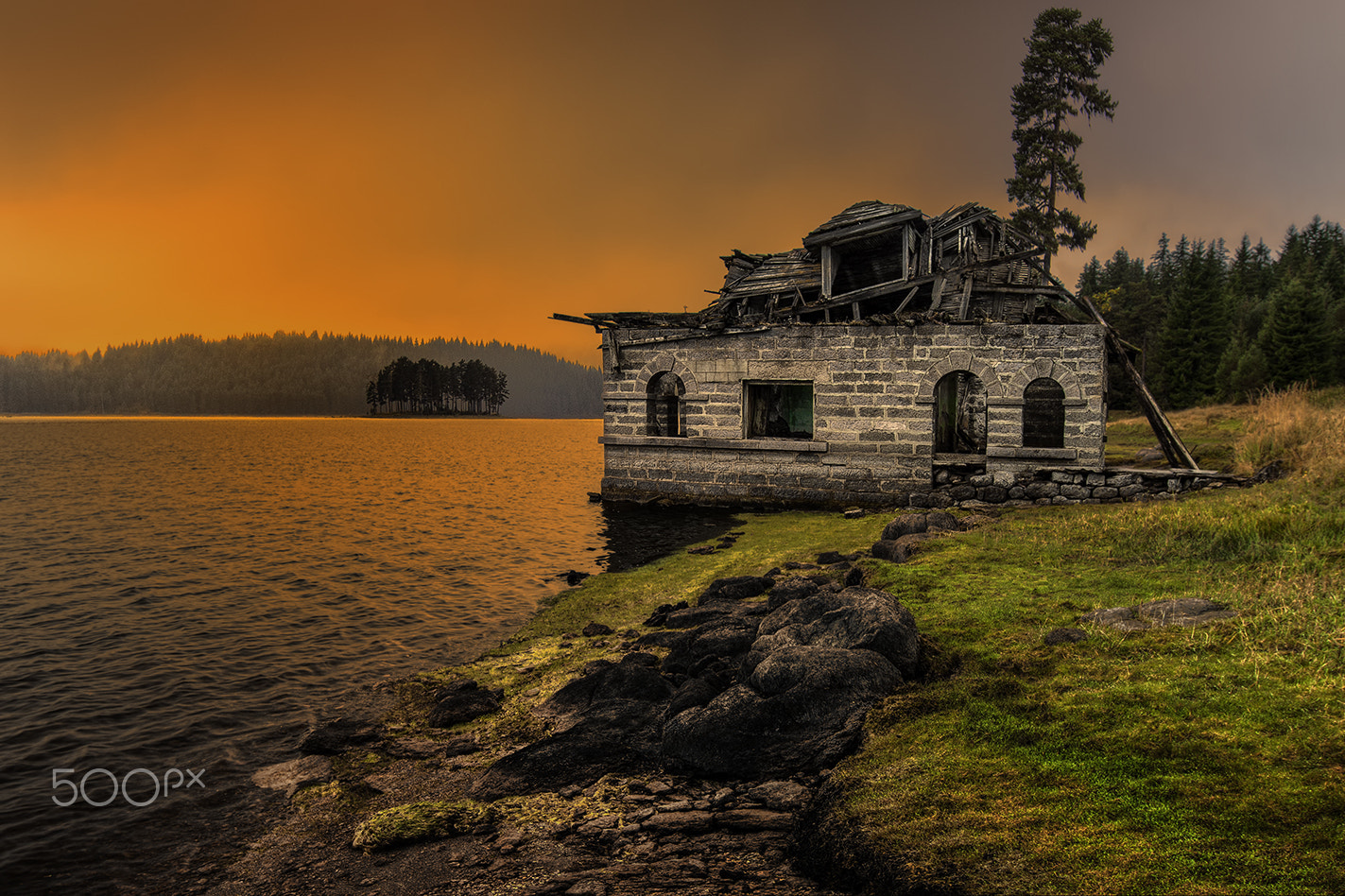 Canon EF 16-35mm F2.8L II USM sample photo. Hunting lodge photography