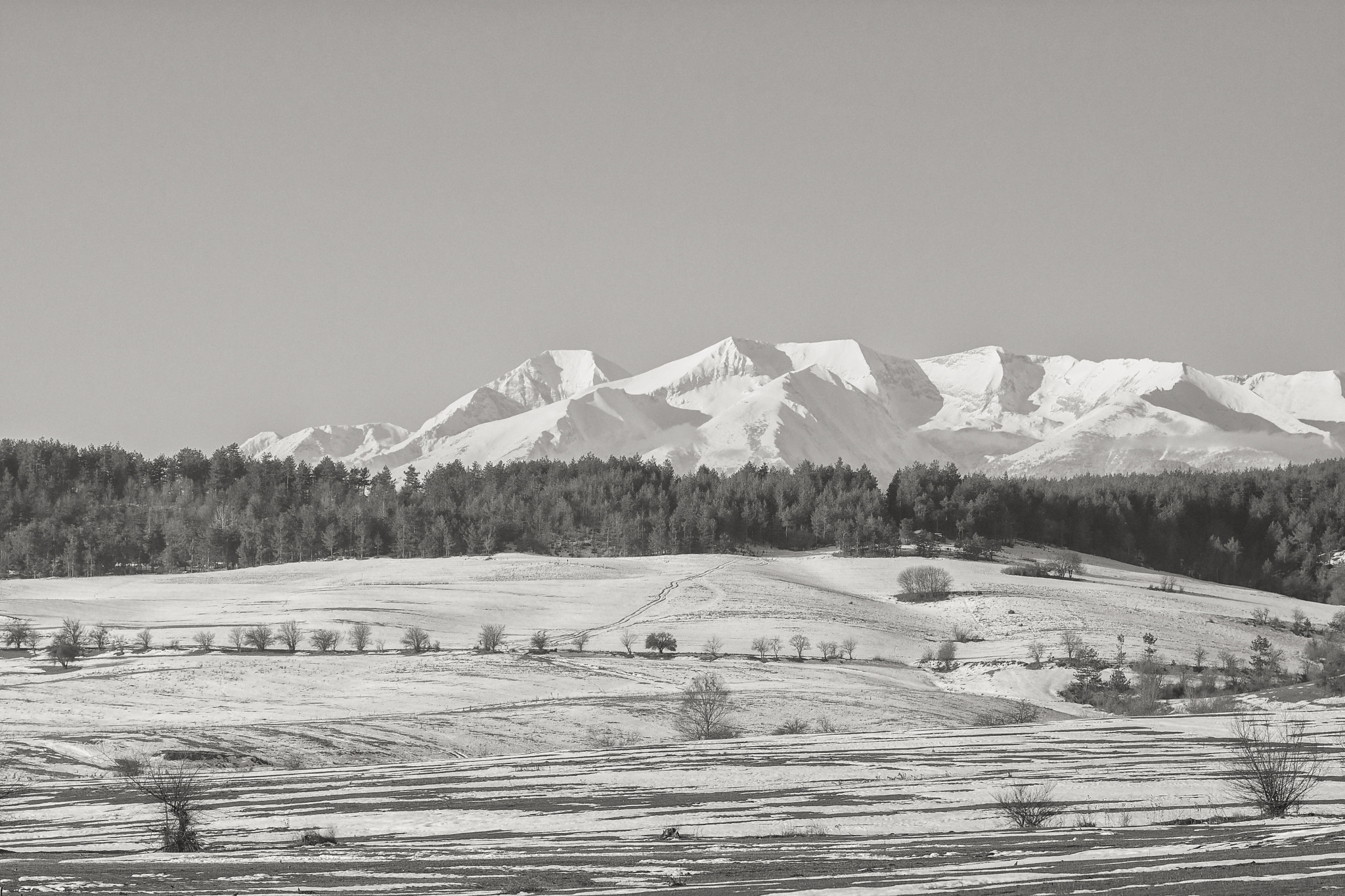 Nikon D7100 + Nikon AF Nikkor 85mm F1.8D sample photo. View front of pirin mountain photography