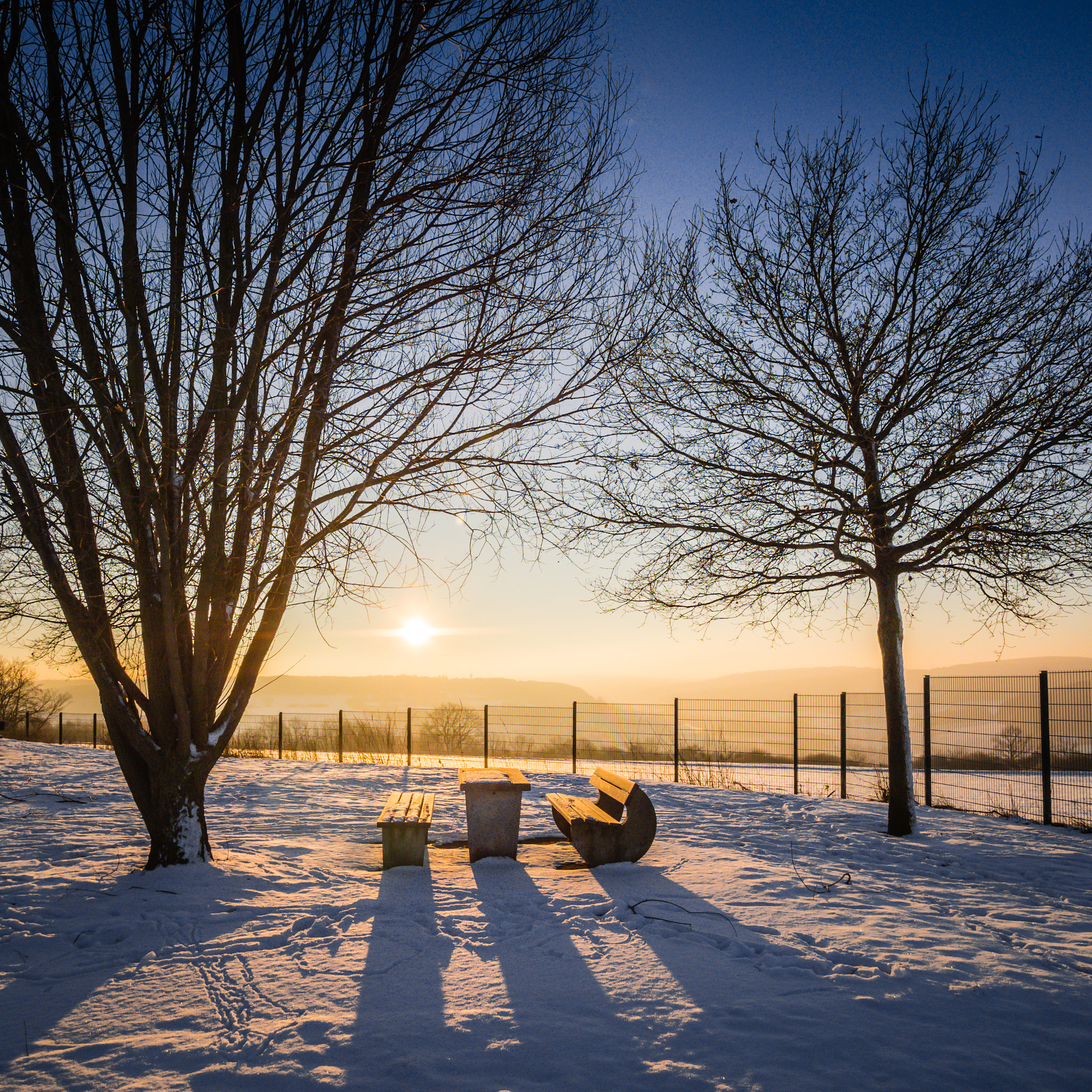 Olympus OM-D E-M1 Mark II + Olympus M.Zuiko Digital ED 7-14mm F2.8 PRO sample photo. Cold morning photography