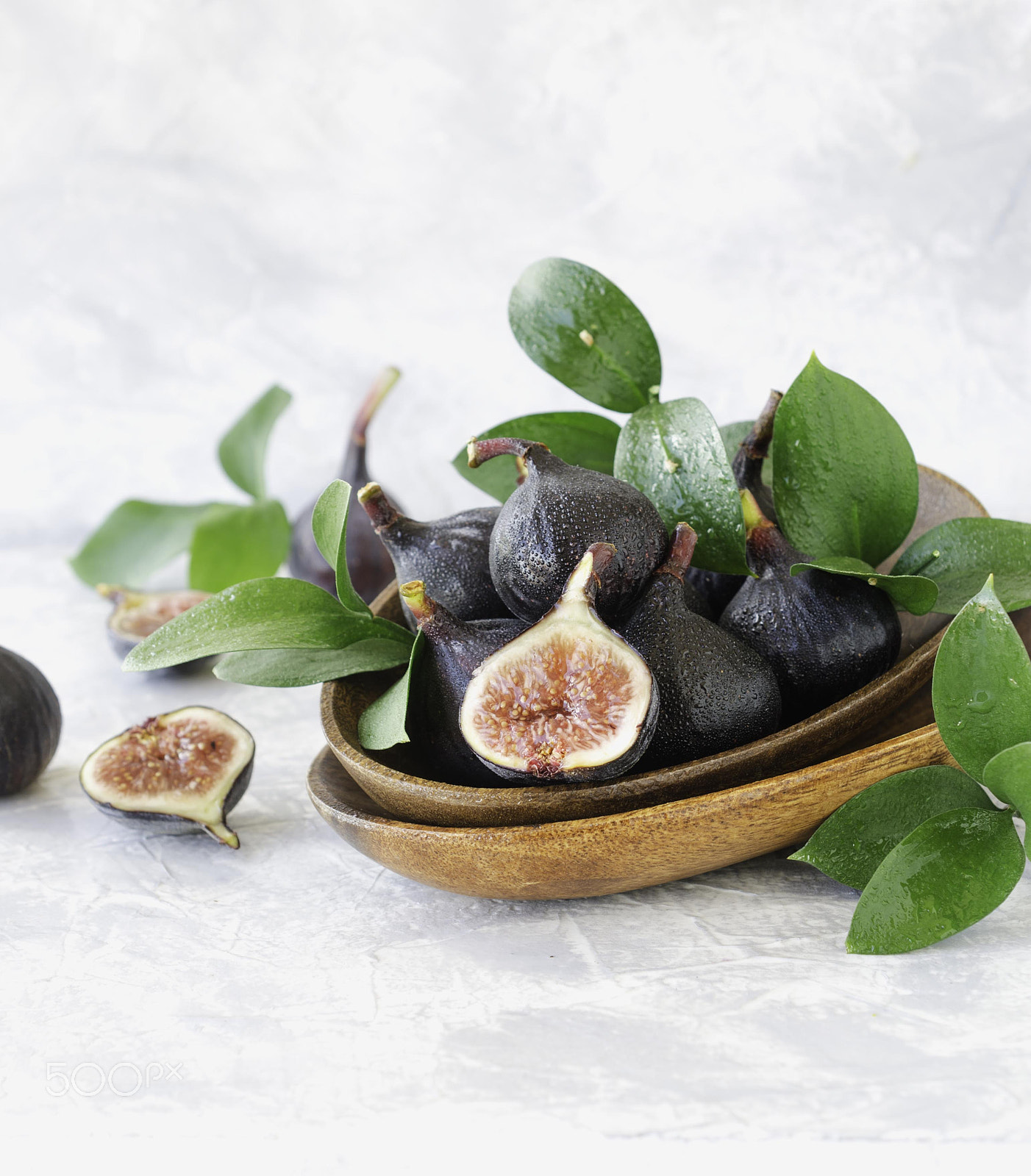 Nikon AF-S DX Micro Nikkor 40mm F2.8 sample photo. Dark blue fresh figs in a wooden bowl on a white marble table, selective focus photography