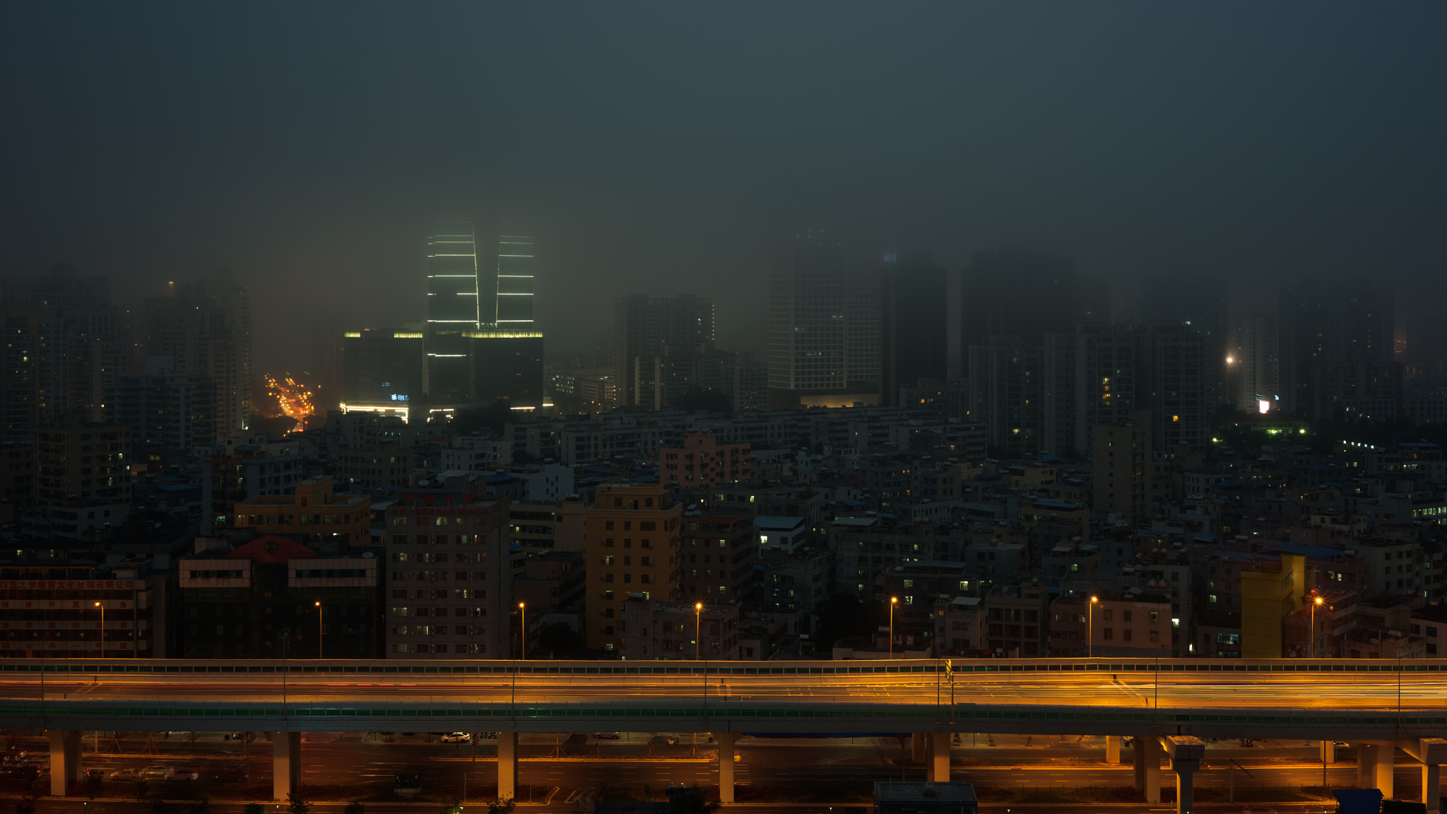 Sony a7 + Sony Sonnar T* FE 35mm F2.8 ZA sample photo. City in the fog photography