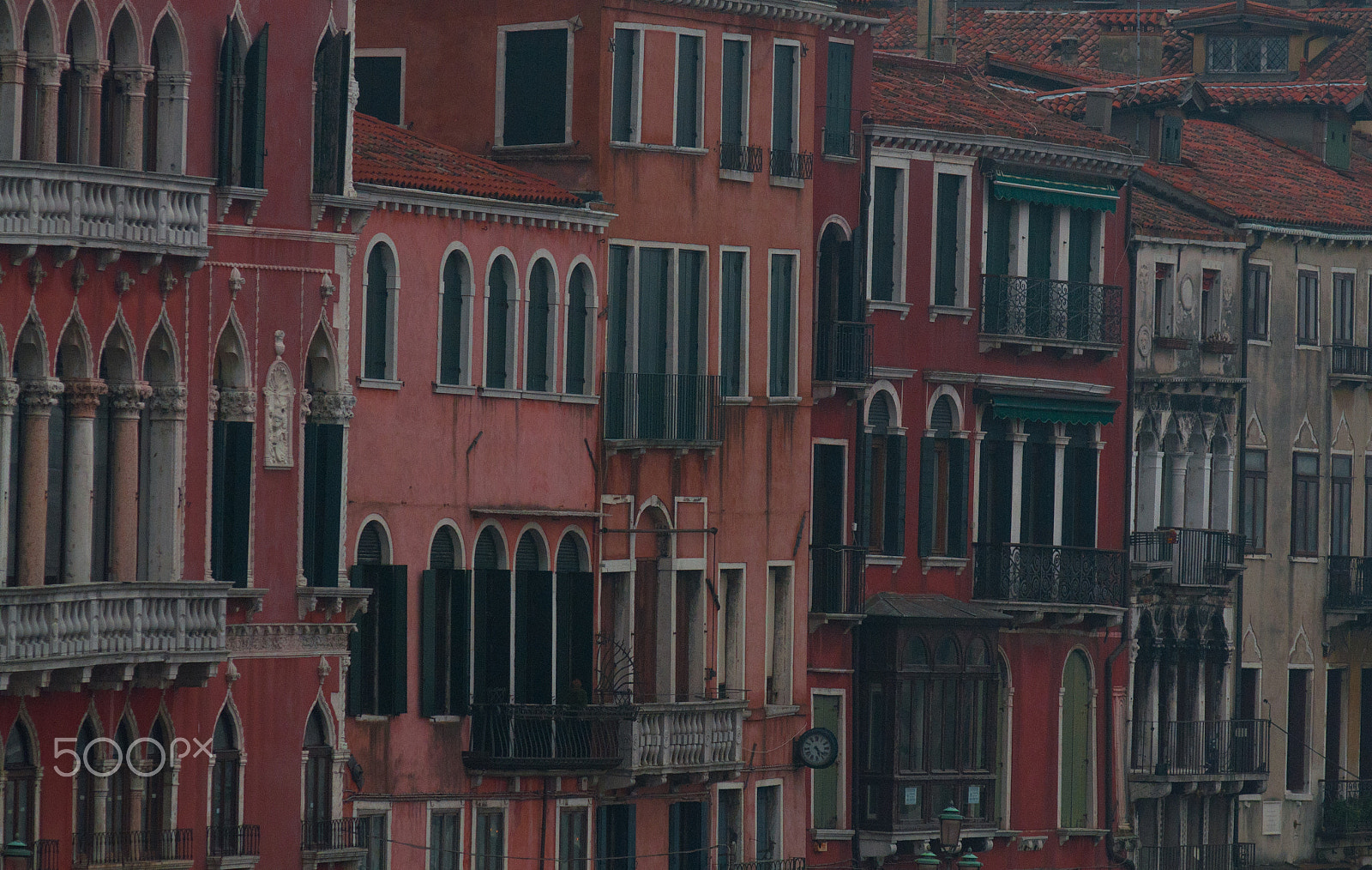 Nikon AF-Nikkor 80-200mm F2.8D ED sample photo. Venice grand canal windows photography