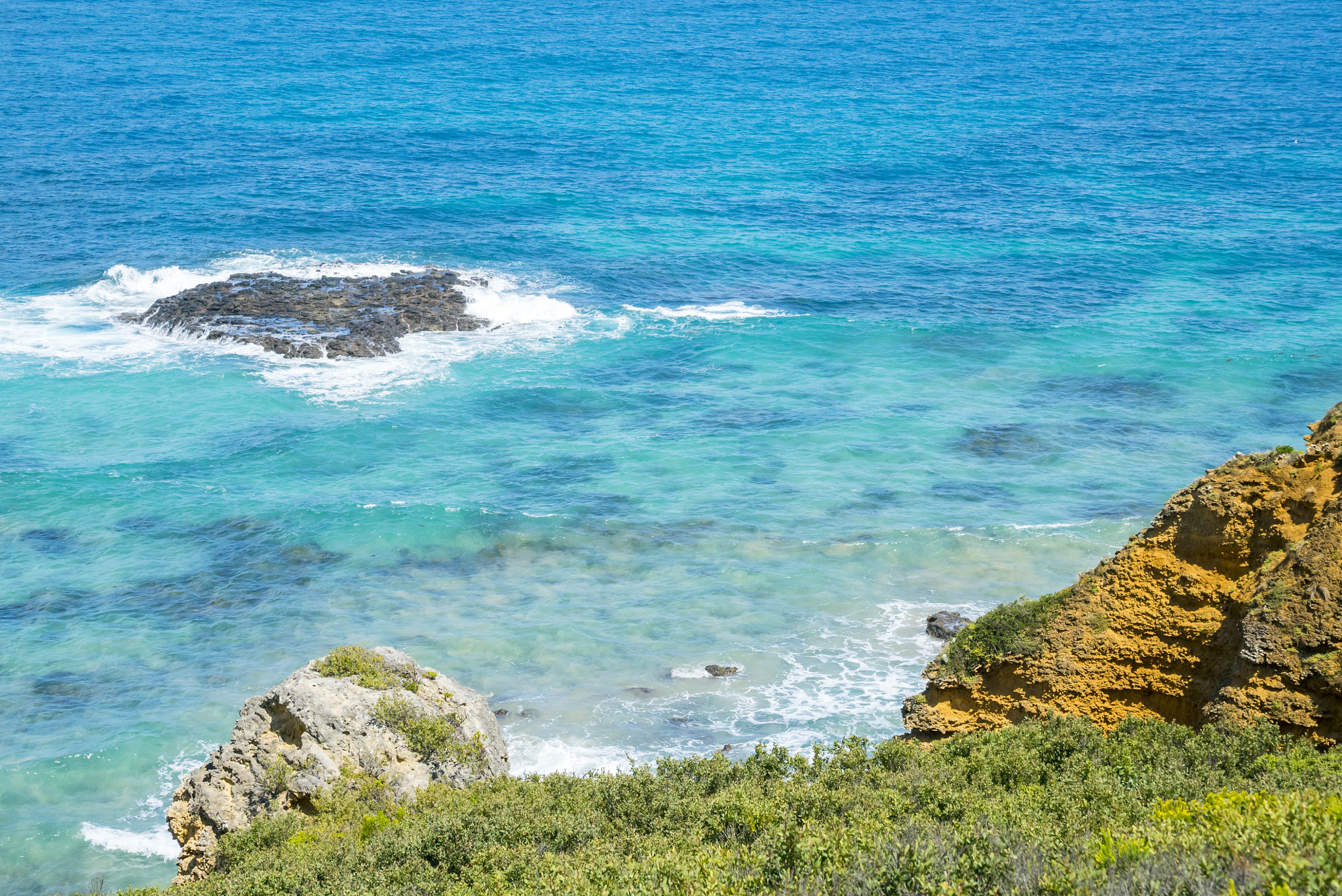 Sony a7S II sample photo. Coastline of a rocky beach along the great ocean road photography