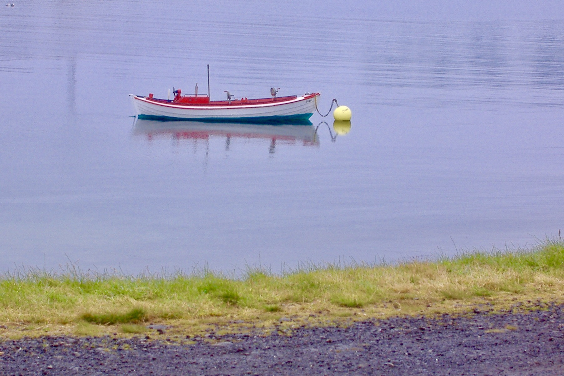 Fujifilm FinePix A345 sample photo. A lonely boat photography