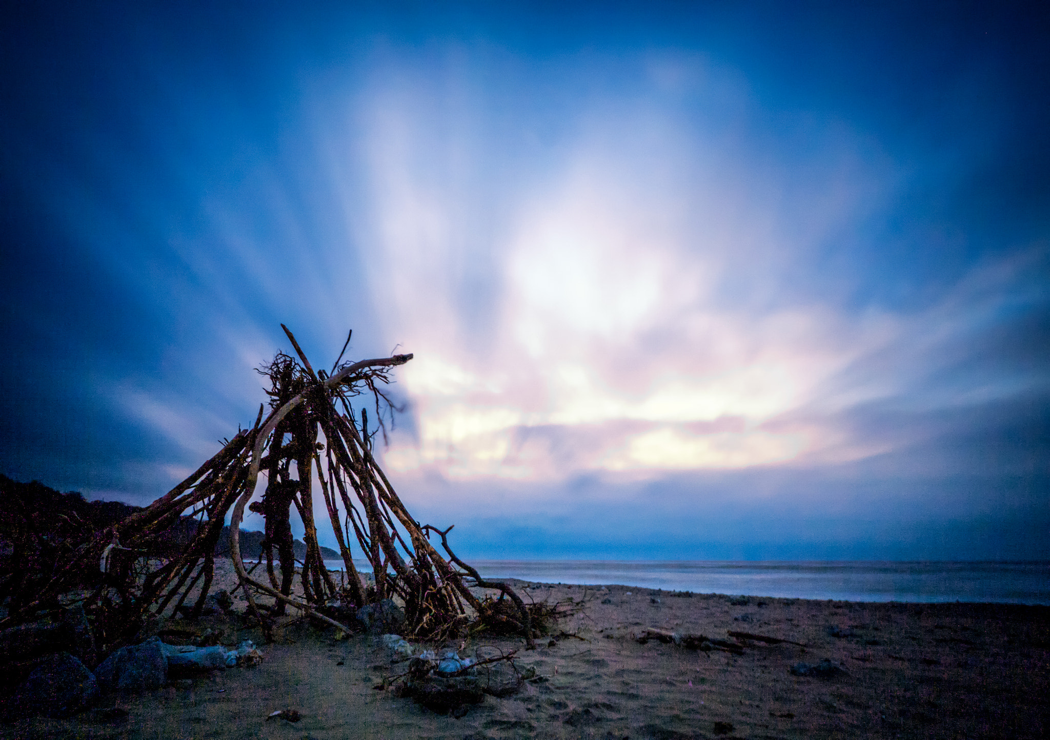 Olympus OM-D E-M5 II + OLYMPUS M.9-18mm F4.0-5.6 sample photo. Un indien sur la plage ? photography