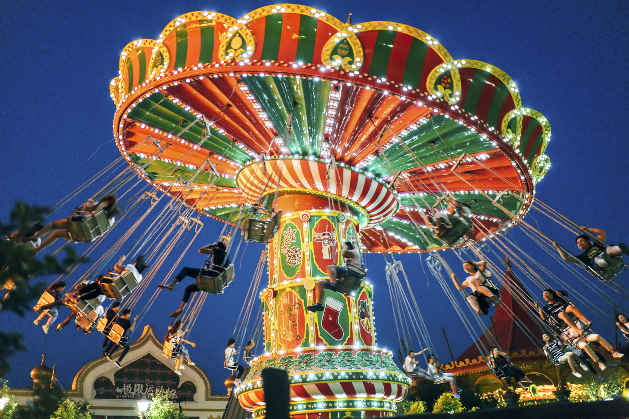 Sony a7R II + Sony 28-75mm F2.8 SAM sample photo. The amusement park photography