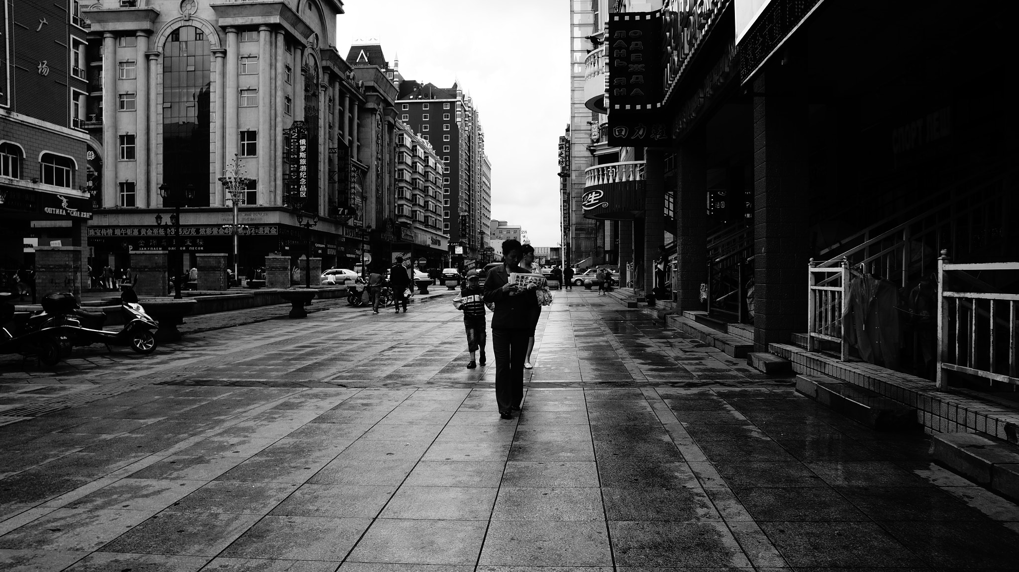 Sony SLT-A57 sample photo. China walkers photography